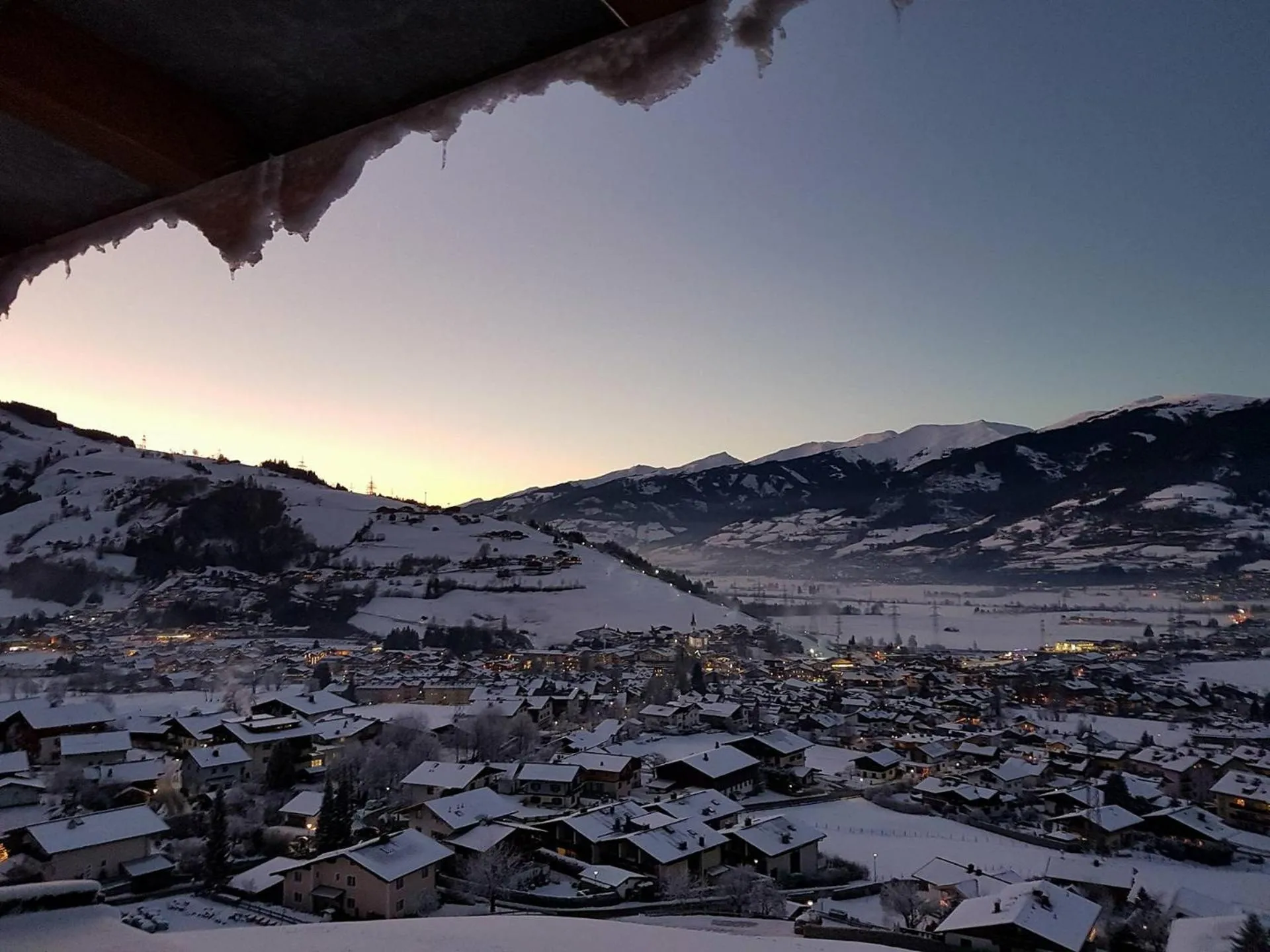 City view in Panorama Hotel Guggenbichl - inkl Sommerkarte, einmaliger Eintritt ins Tauern Spa & bester Ausblick über Kaprun