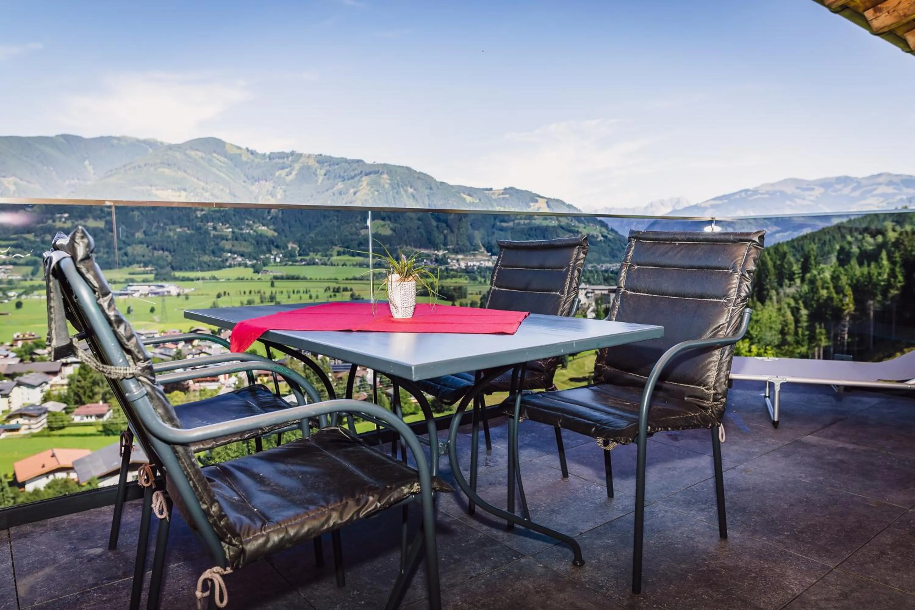 Balcony/Terrace in Panorama Hotel Guggenbichl - inkl Sommerkarte, einmaliger Eintritt ins Tauern Spa & bester Ausblick über Kaprun