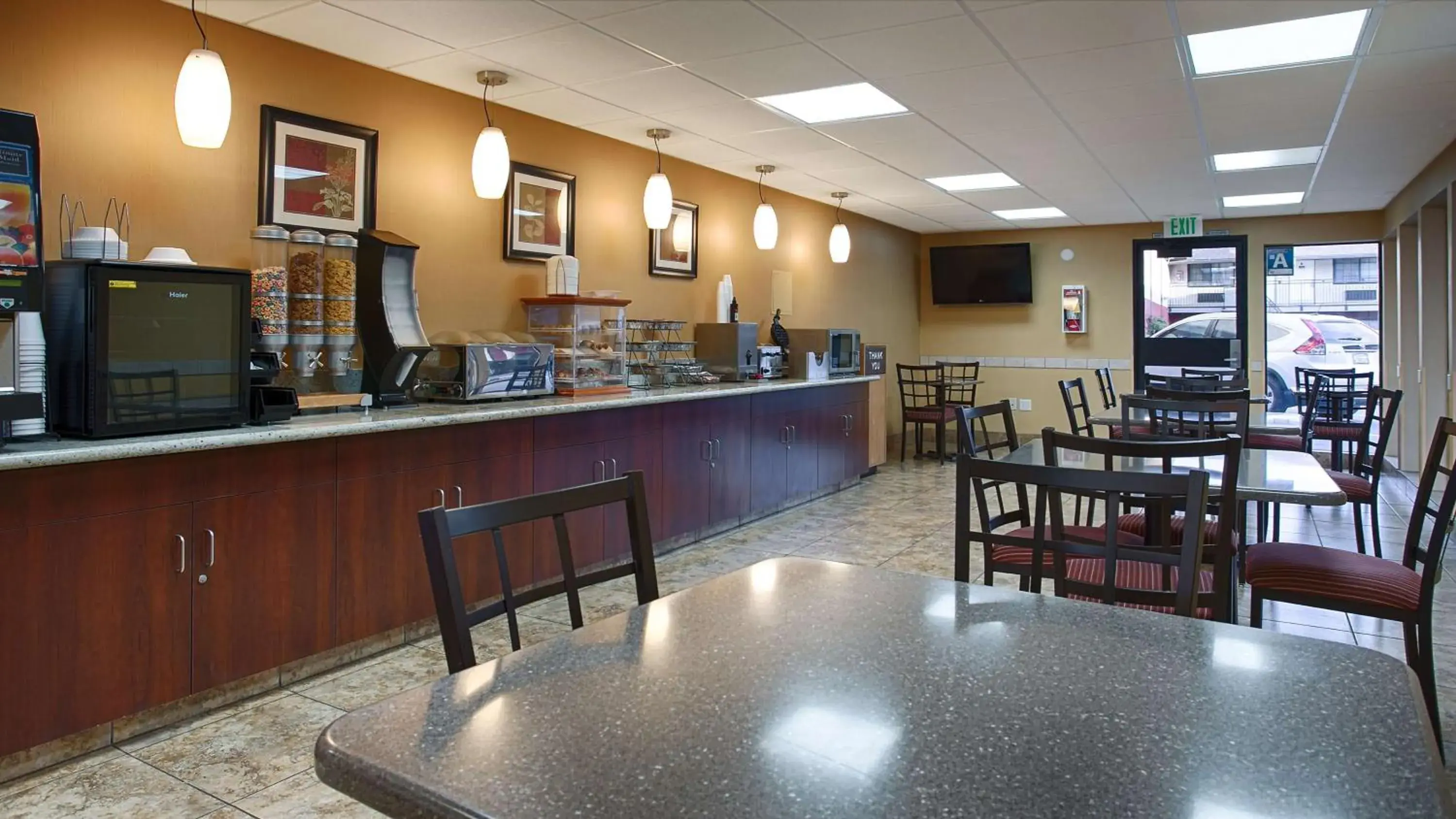 Restaurant/places to eat in SureStay Hotel by Best Western Tehachapi Restaurant/places to eat in SureStay Hotel by Best Western Tehachapi