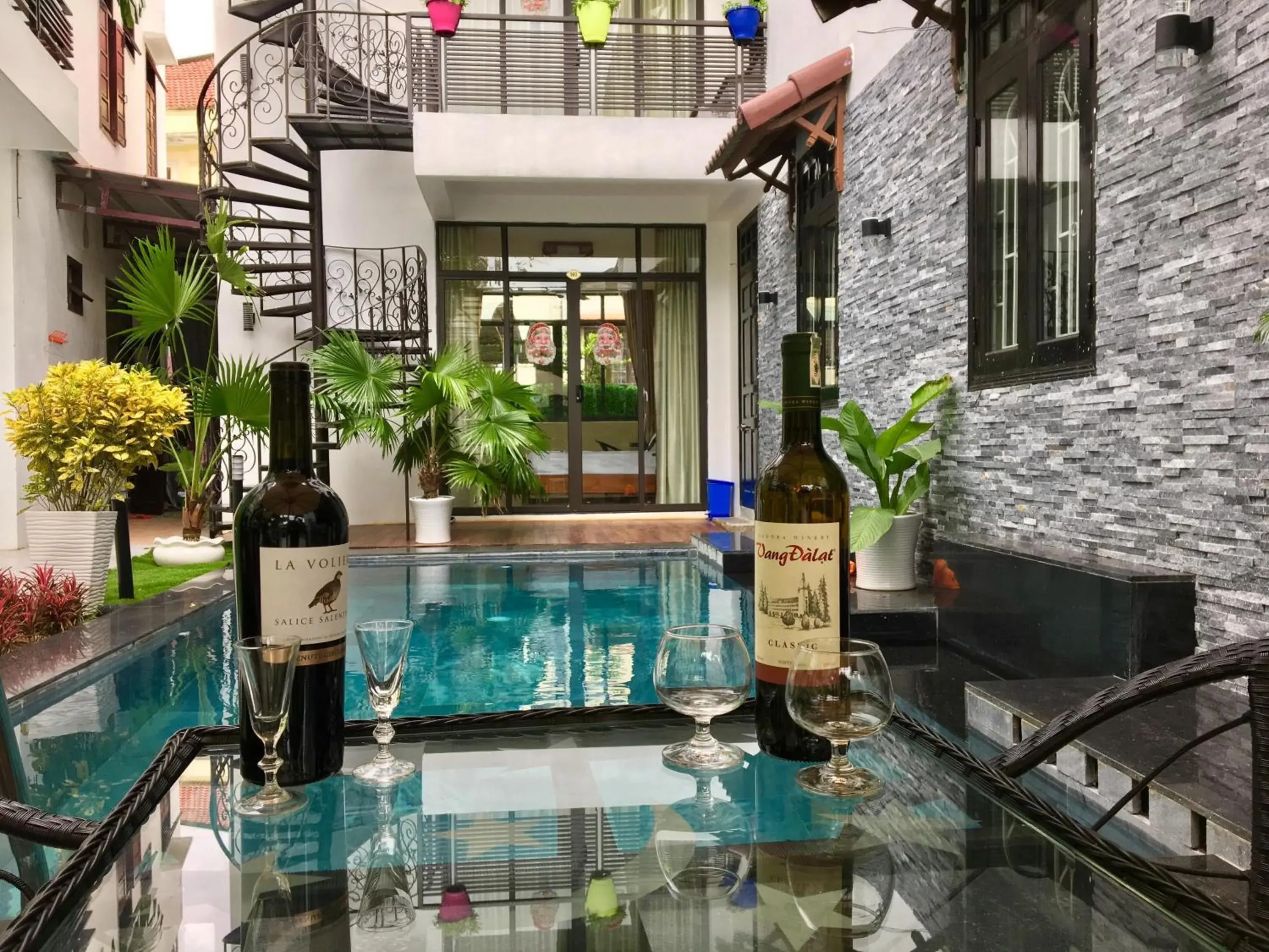 Deluxe Double Room with Balcony in Anh Family Homestay Deluxe Double Room with Balcony in Anh Family Homestay