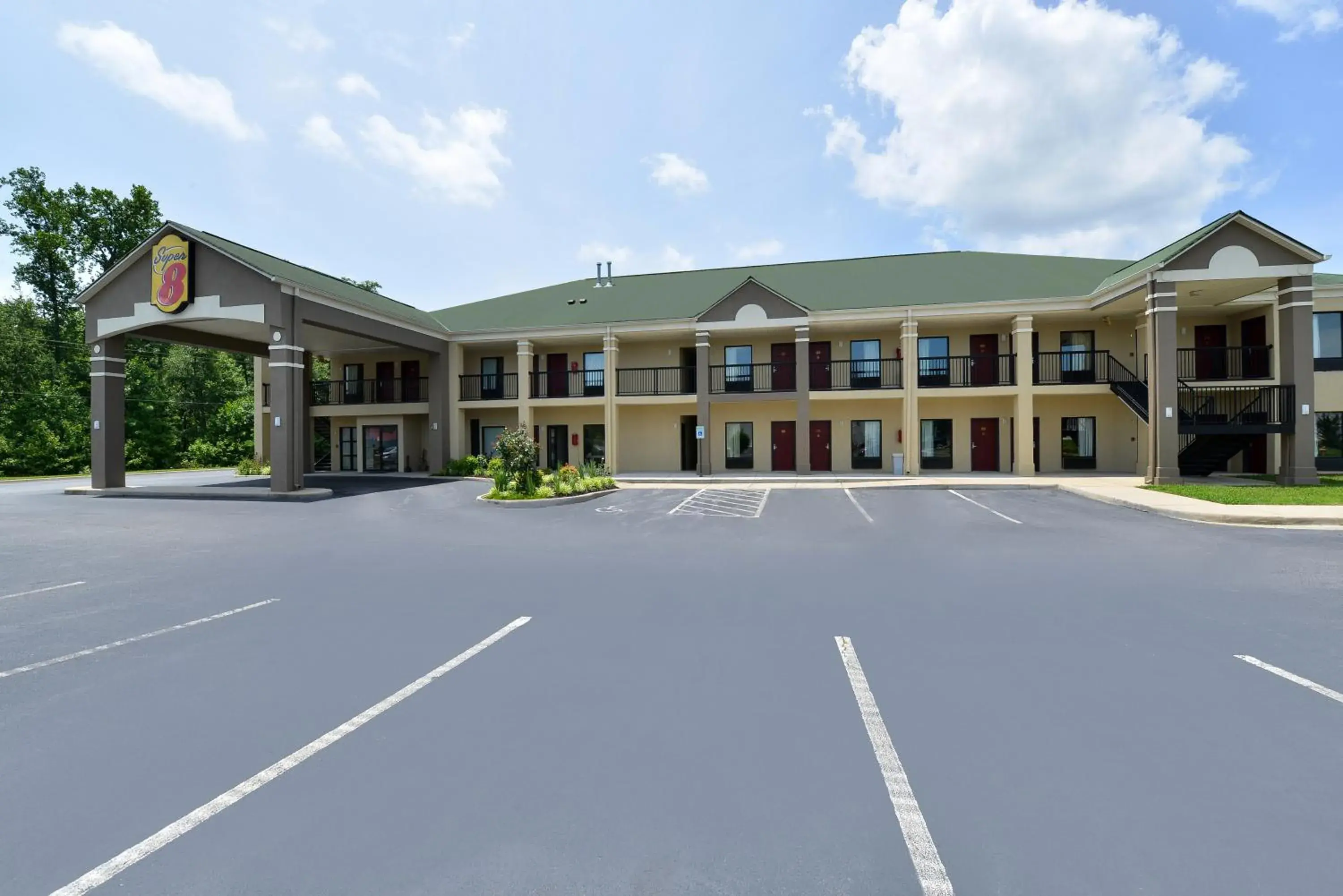 Property building in Super 8 by Wyndham Petersburg Property building in Super 8 by Wyndham Petersburg