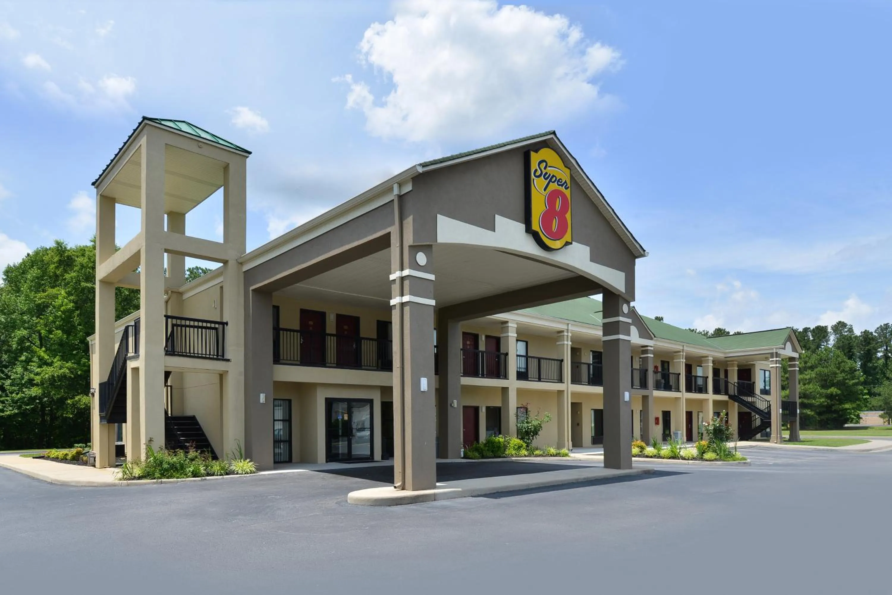 Facade/entrance in Super 8 by Wyndham Petersburg