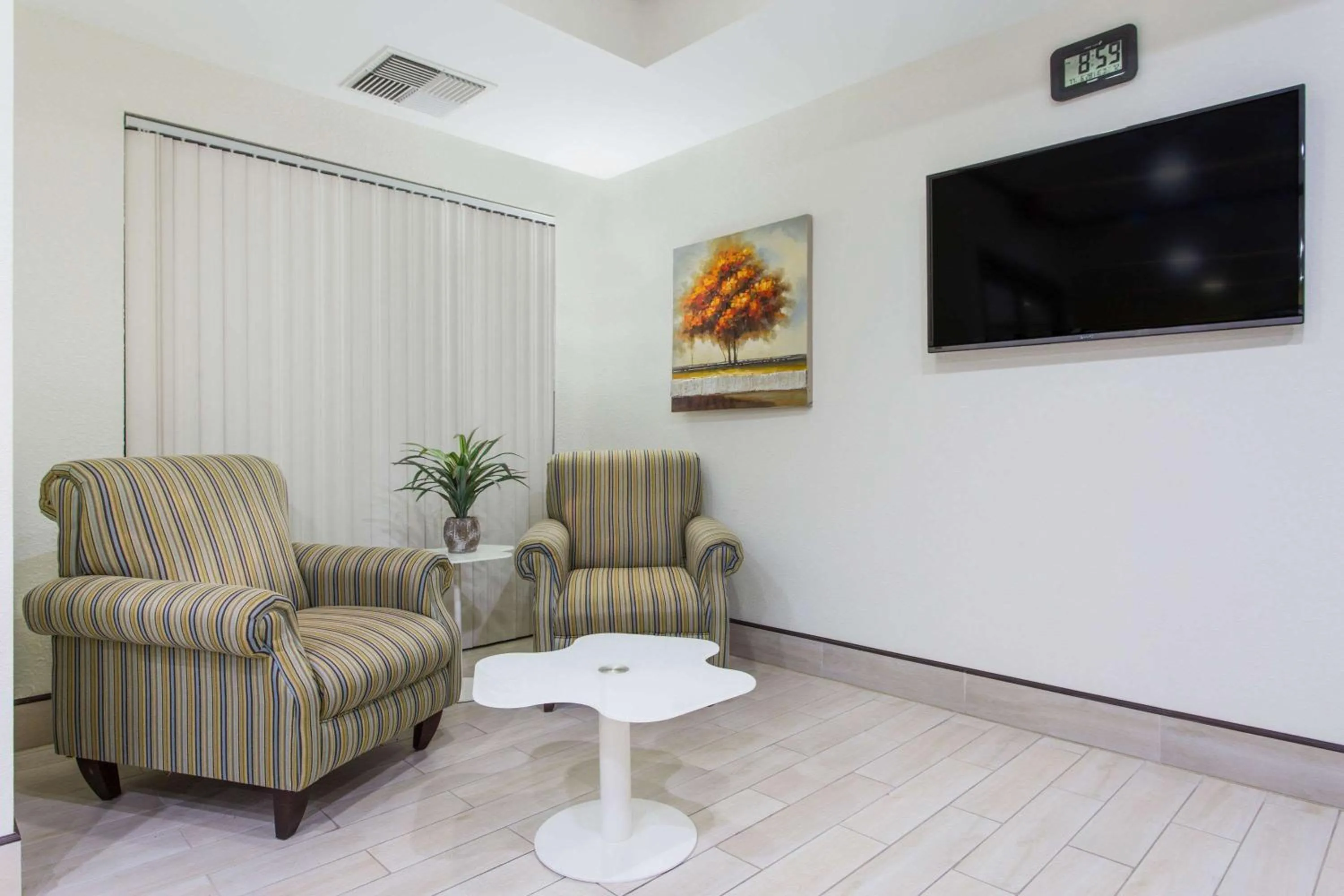 Lobby or reception in Super 8 by Wyndham Petersburg