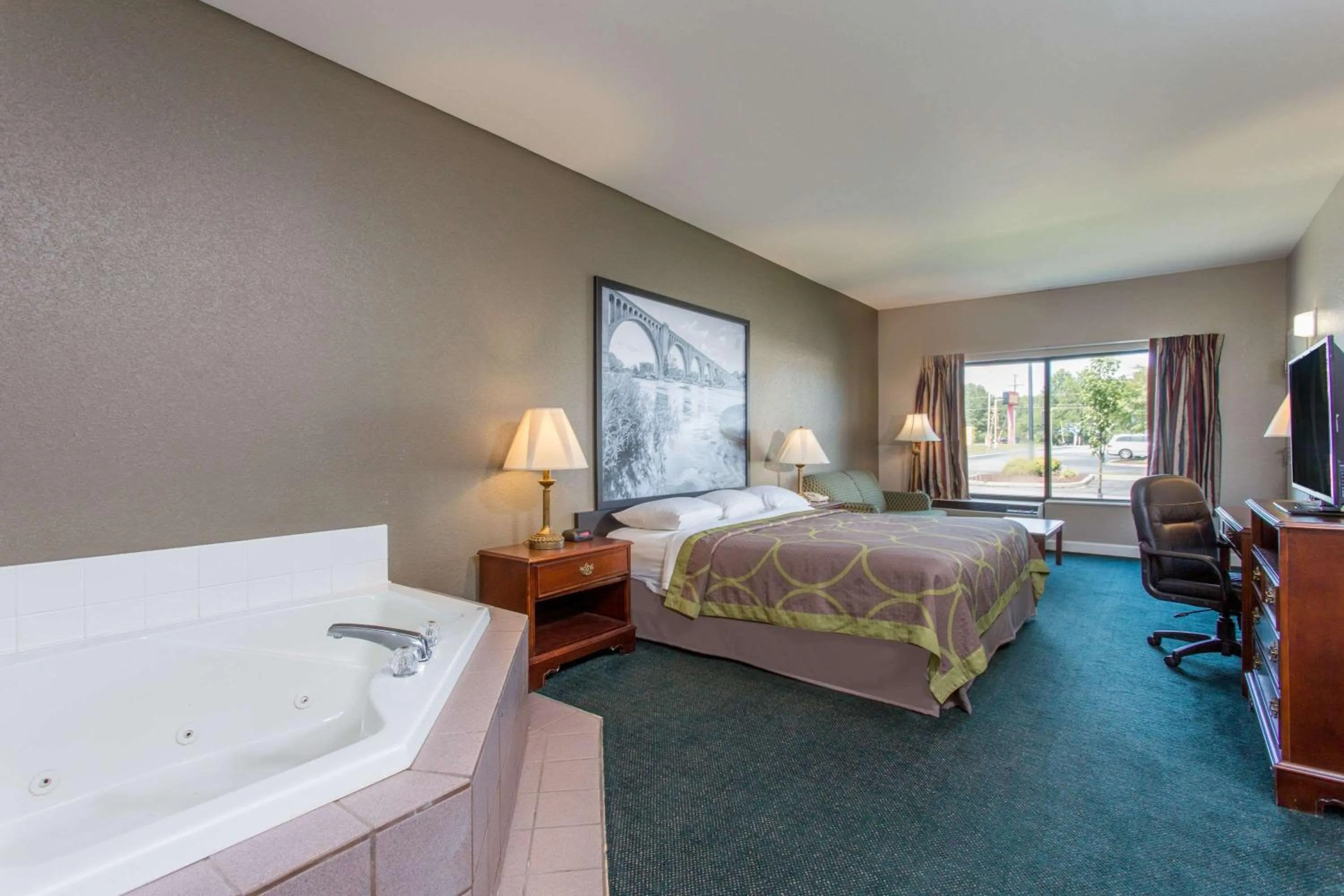 Photo of the whole room, Bed in Super 8 by Wyndham Petersburg