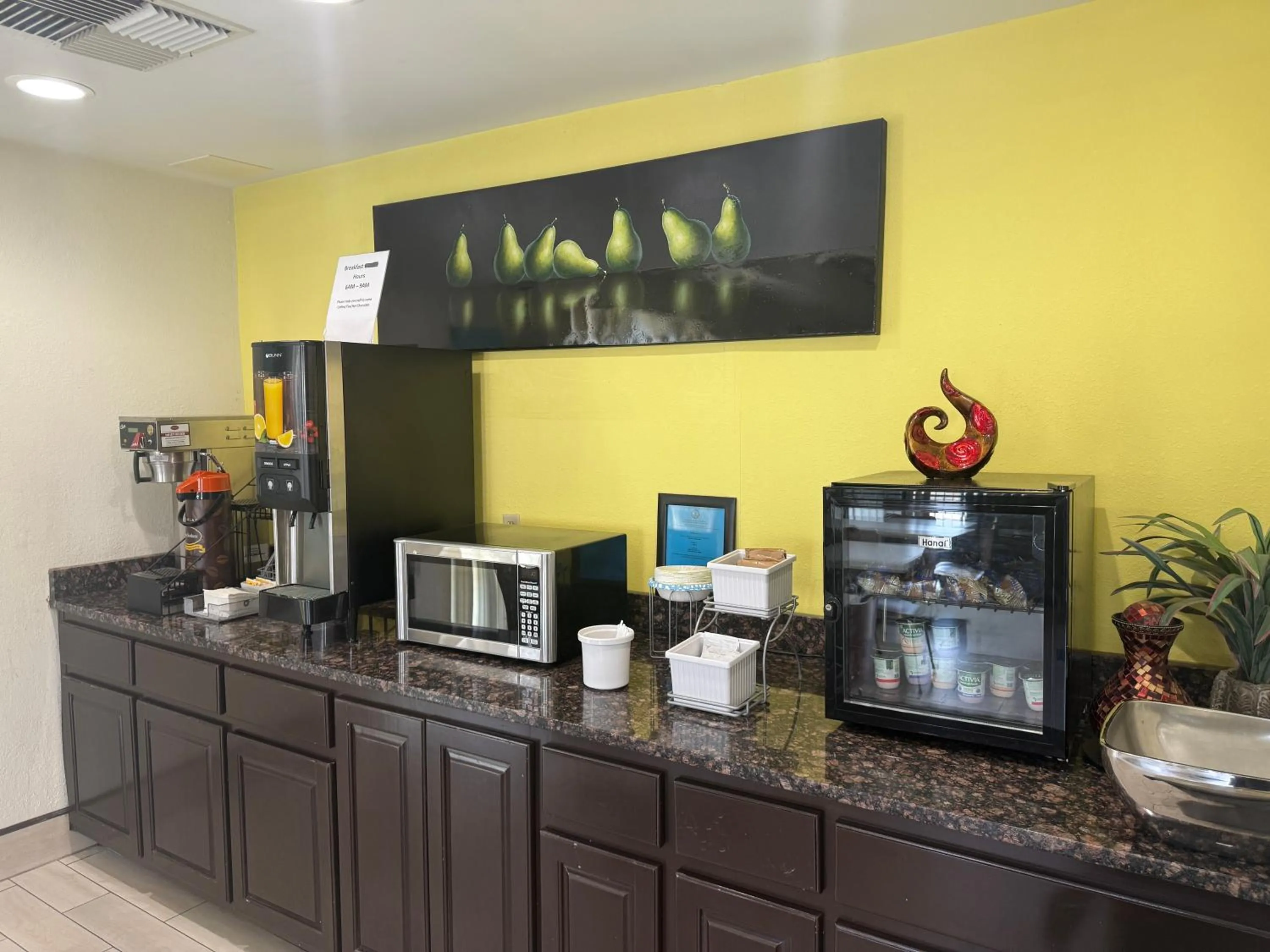 Breakfast in Super 8 by Wyndham Petersburg