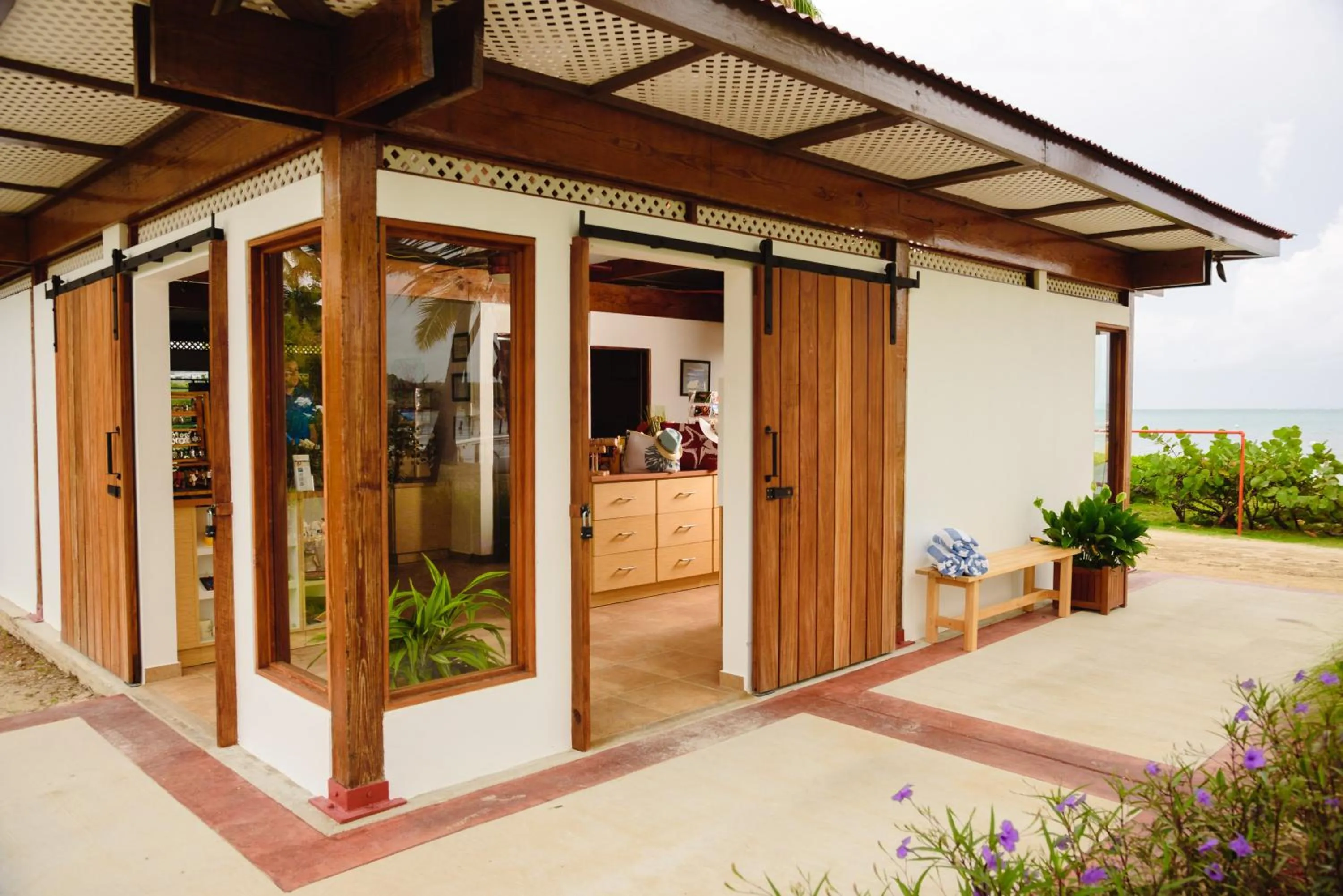 On-site shops in Copamarina Beach Resort & Spa