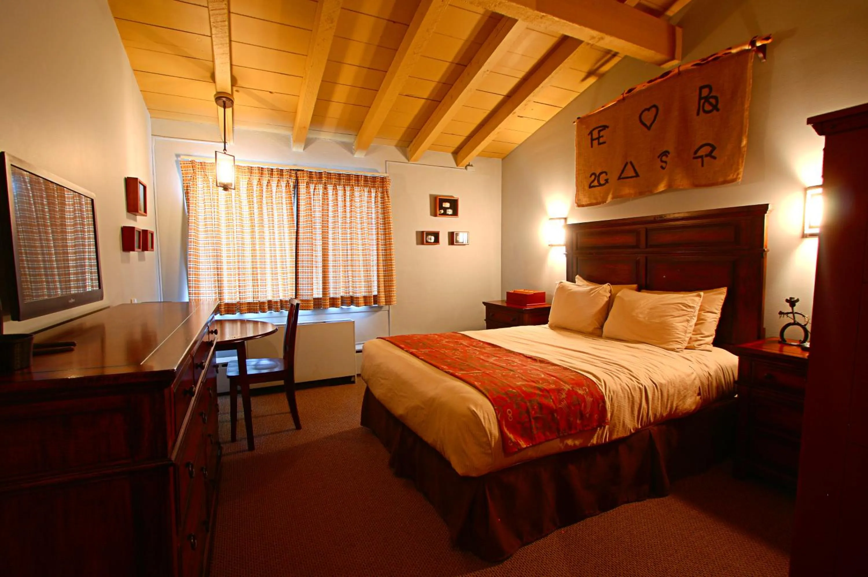 Bed in Dude Rancher Lodge