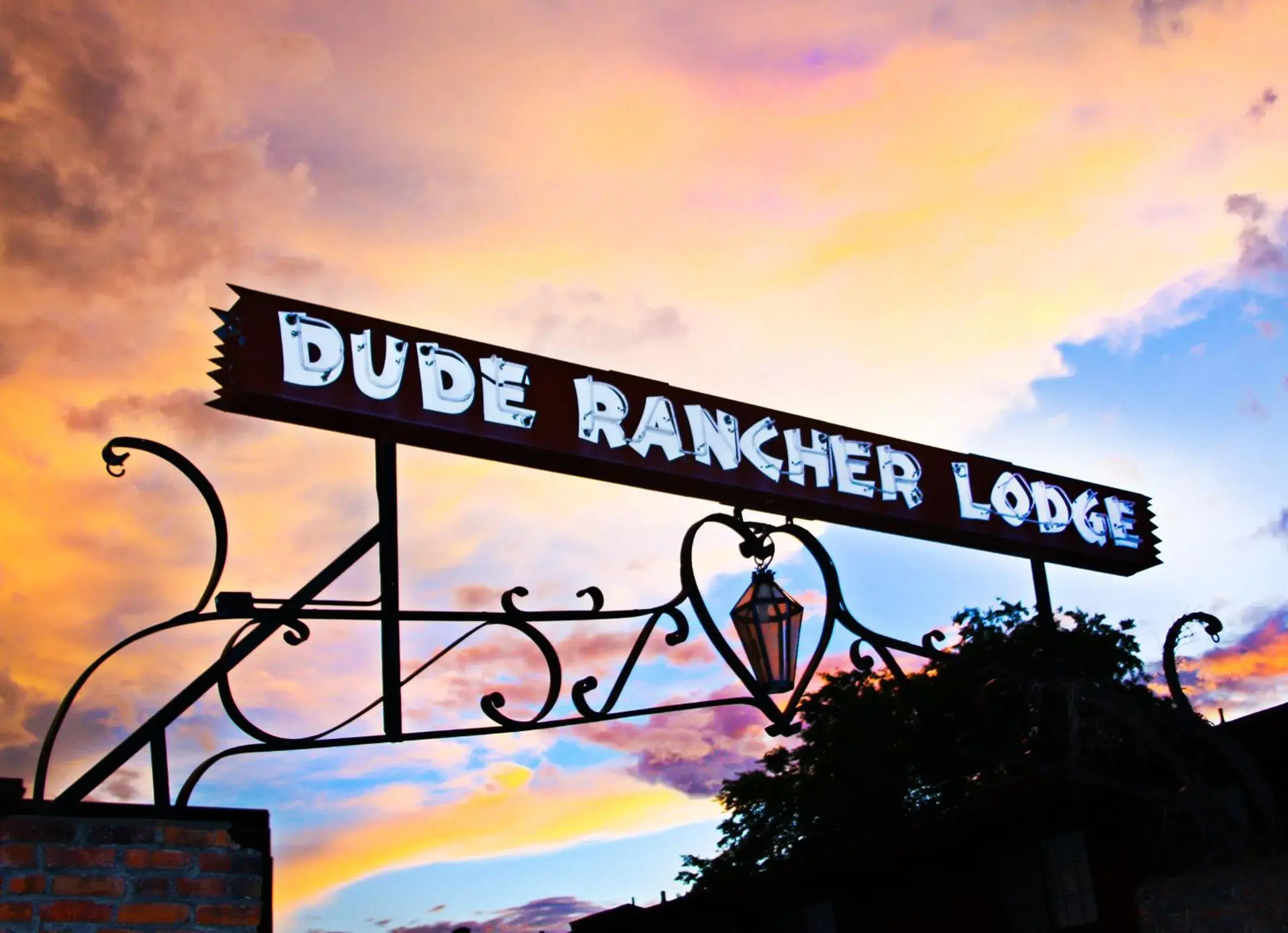 Facade/entrance in Dude Rancher Lodge Facade/entrance in Dude Rancher Lodge