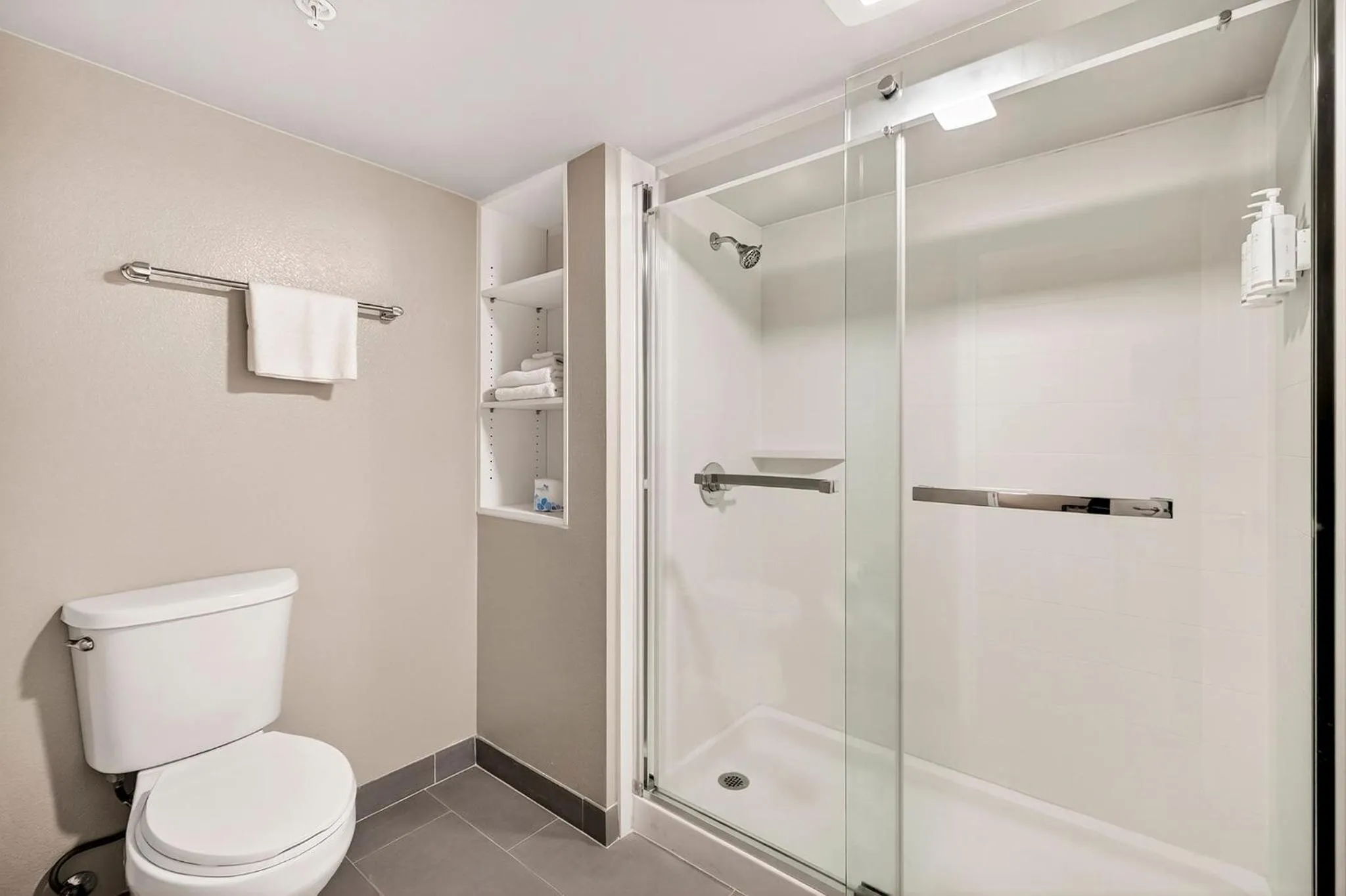 Shower in Northern Queen Inn