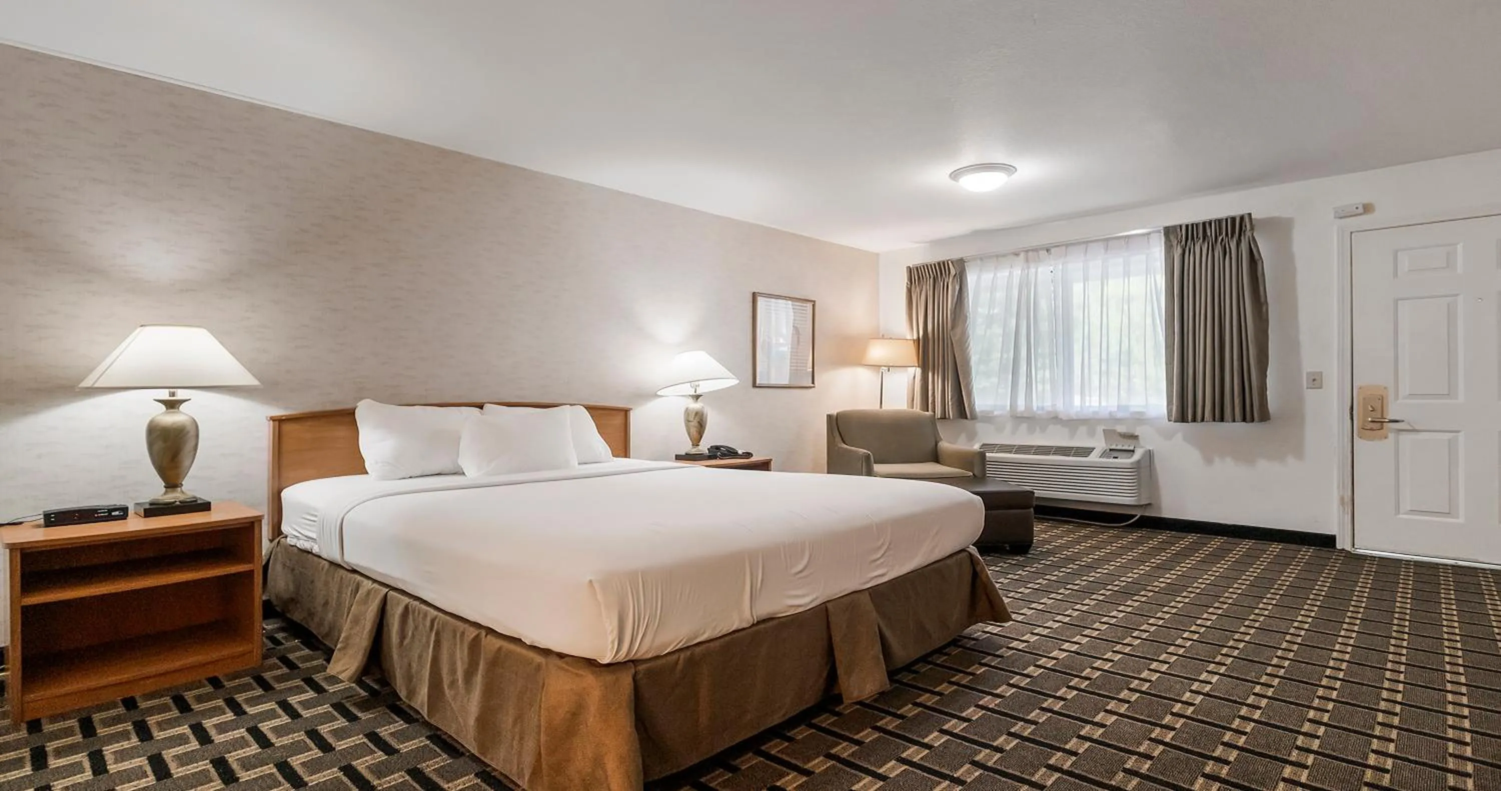 Photo of the whole room, Bed in Northern Queen Inn