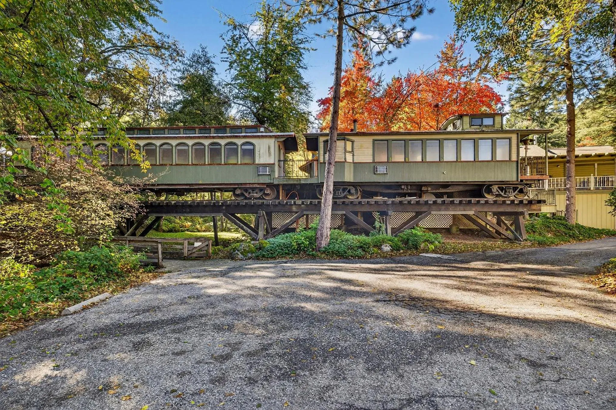 Property building in Northern Queen Inn