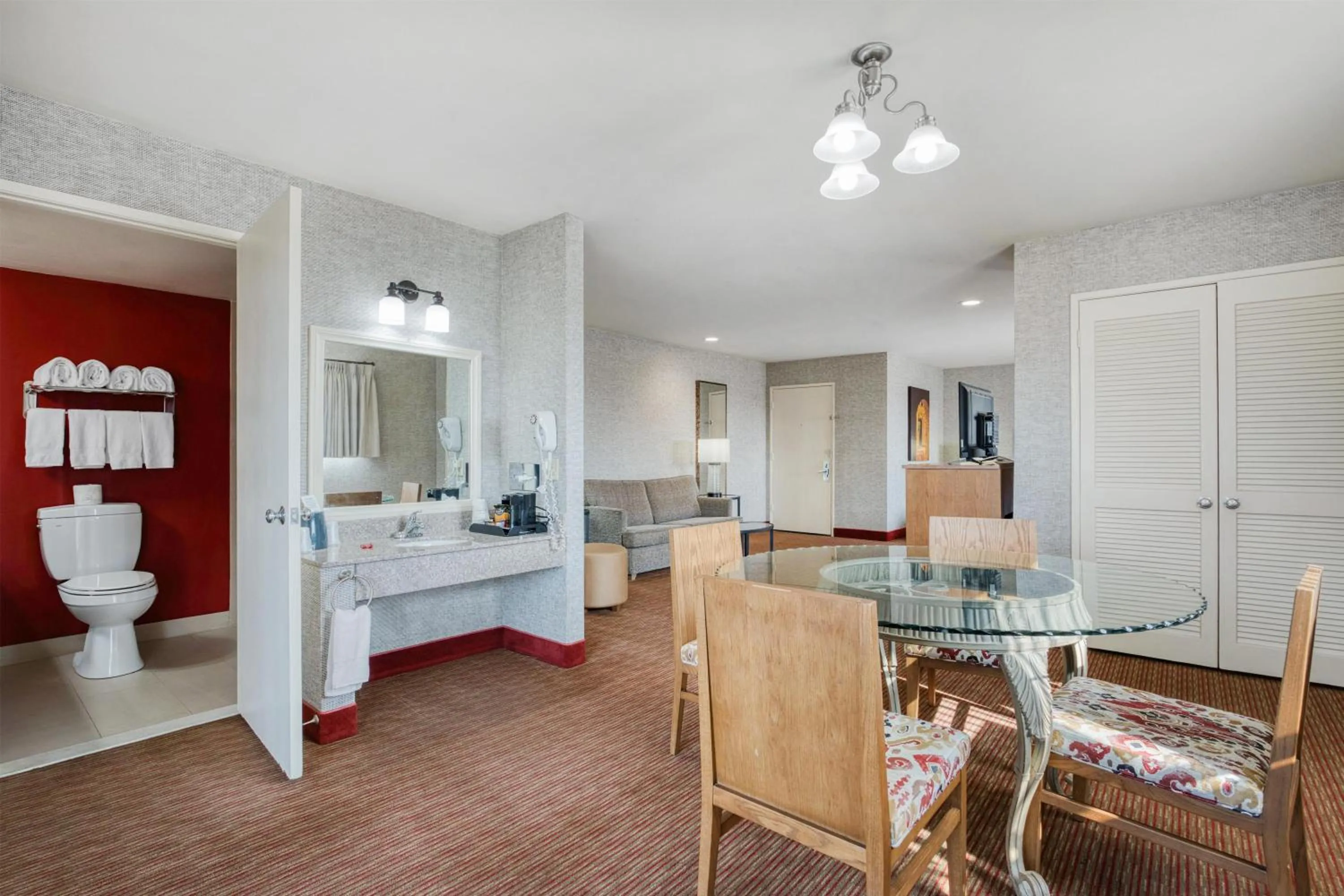 Bedroom in SureStay Hotel by Best Western Camarillo