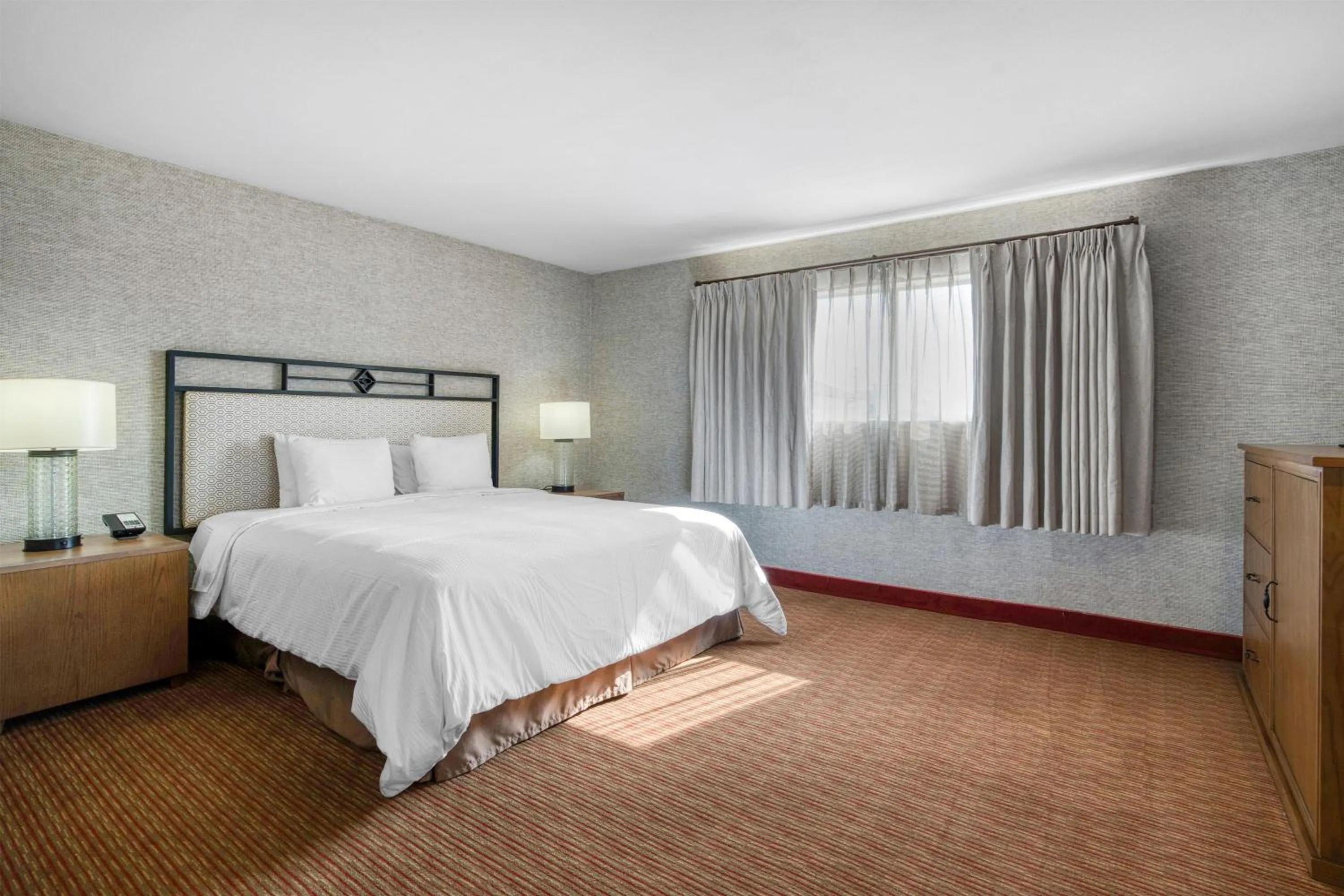 Bedroom, Bed in SureStay Hotel by Best Western Camarillo