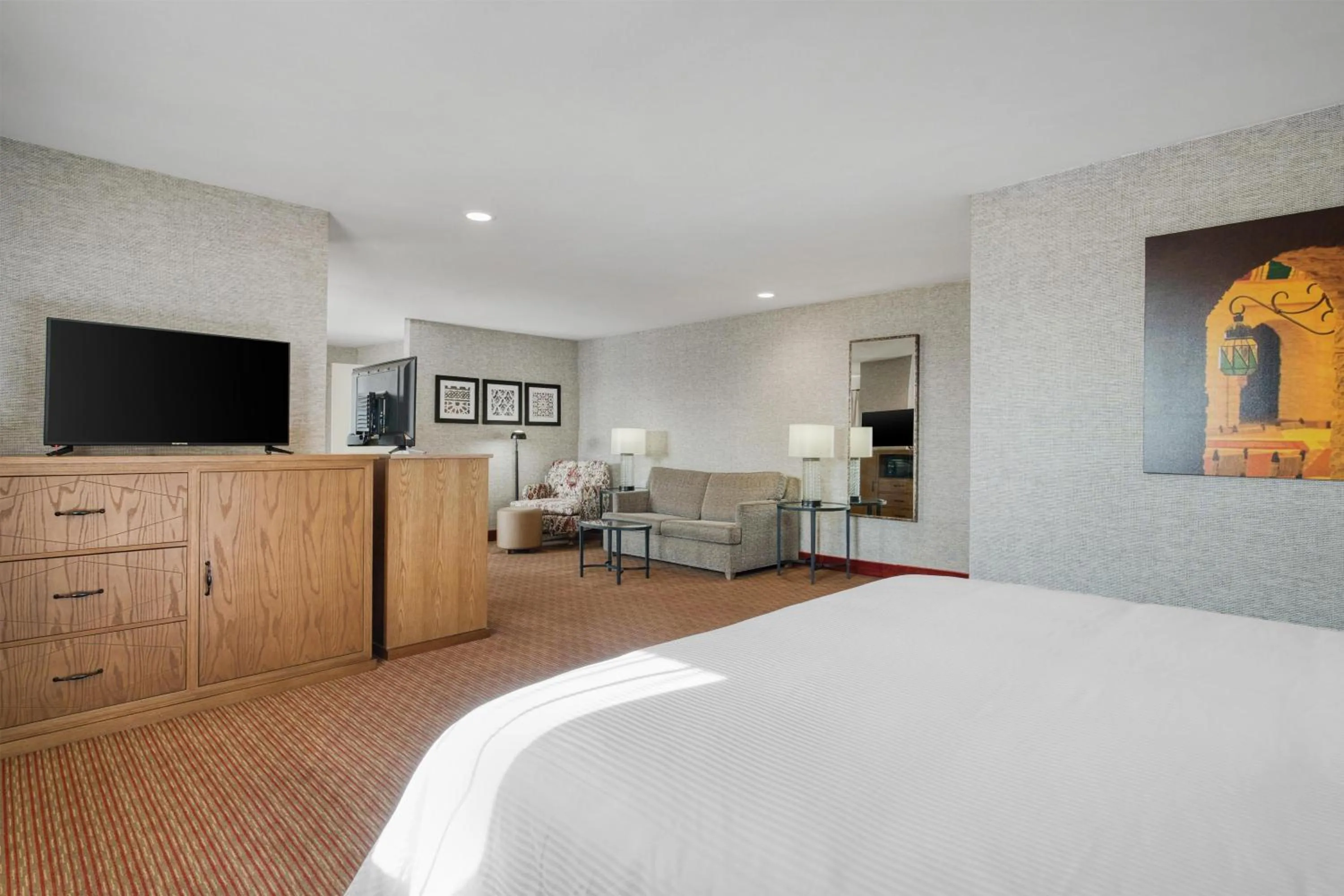 Bedroom, Bed in SureStay Hotel by Best Western Camarillo