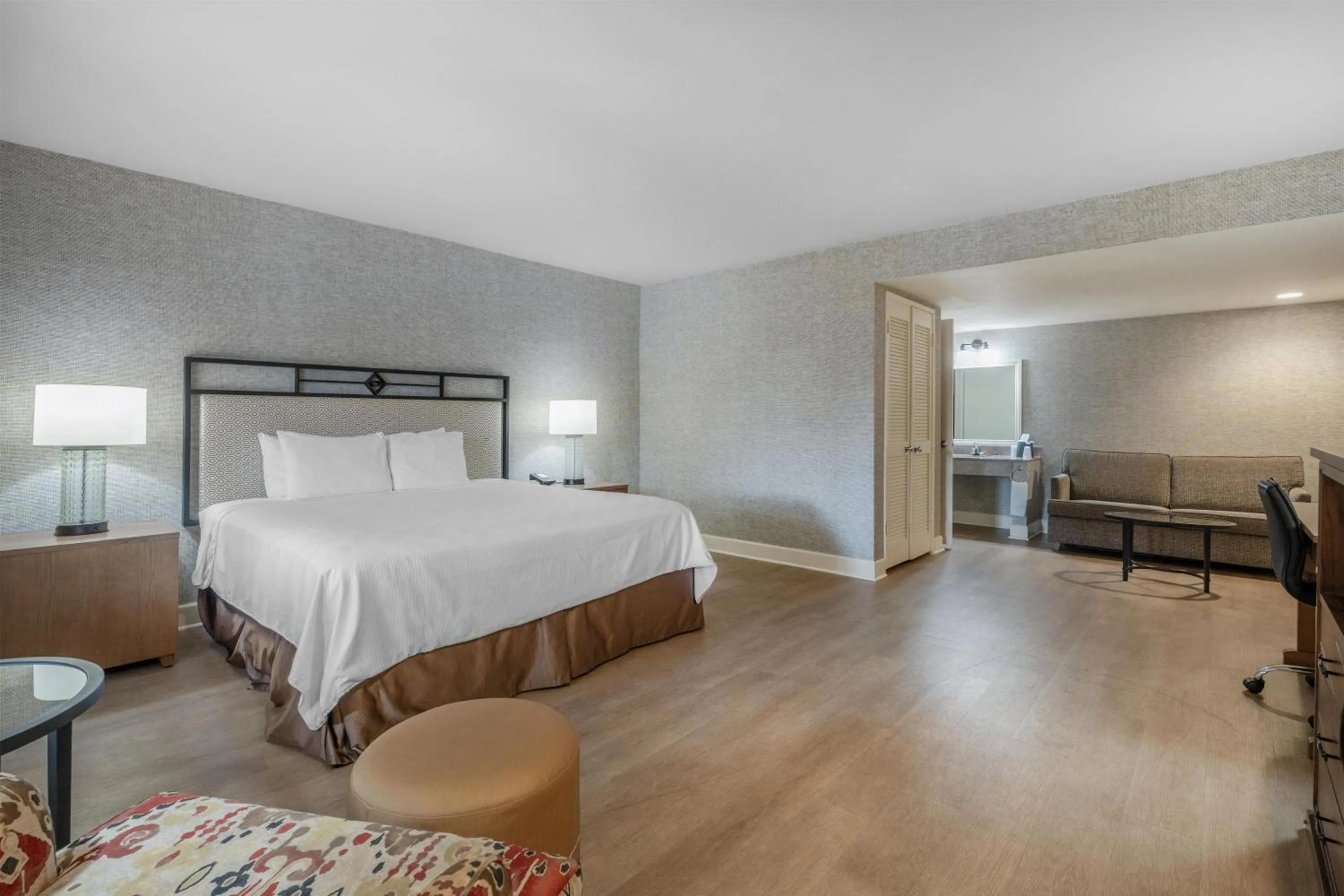 Bedroom, Bed in SureStay Hotel by Best Western Camarillo
