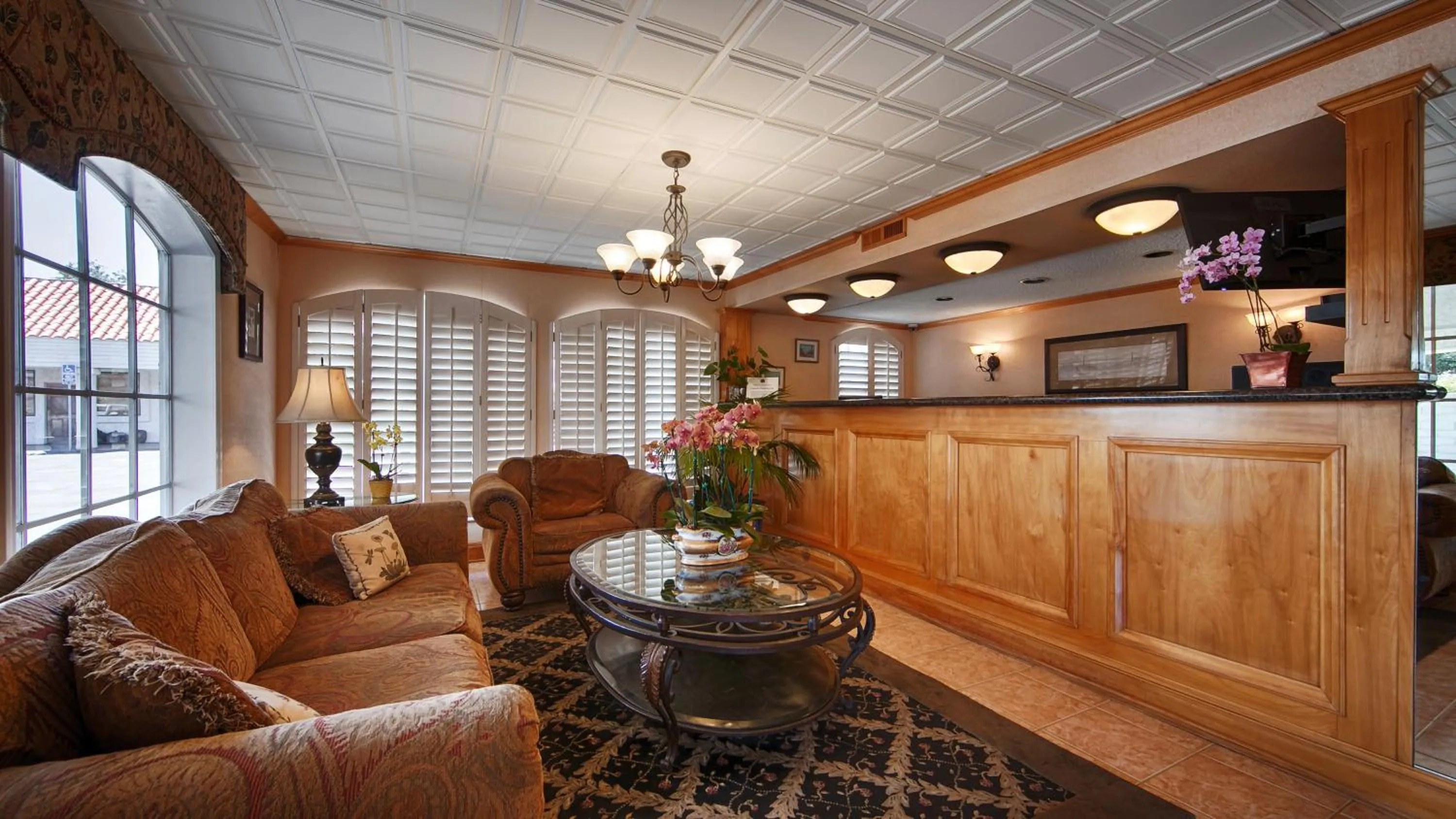 Lobby or reception in SureStay Hotel by Best Western Camarillo