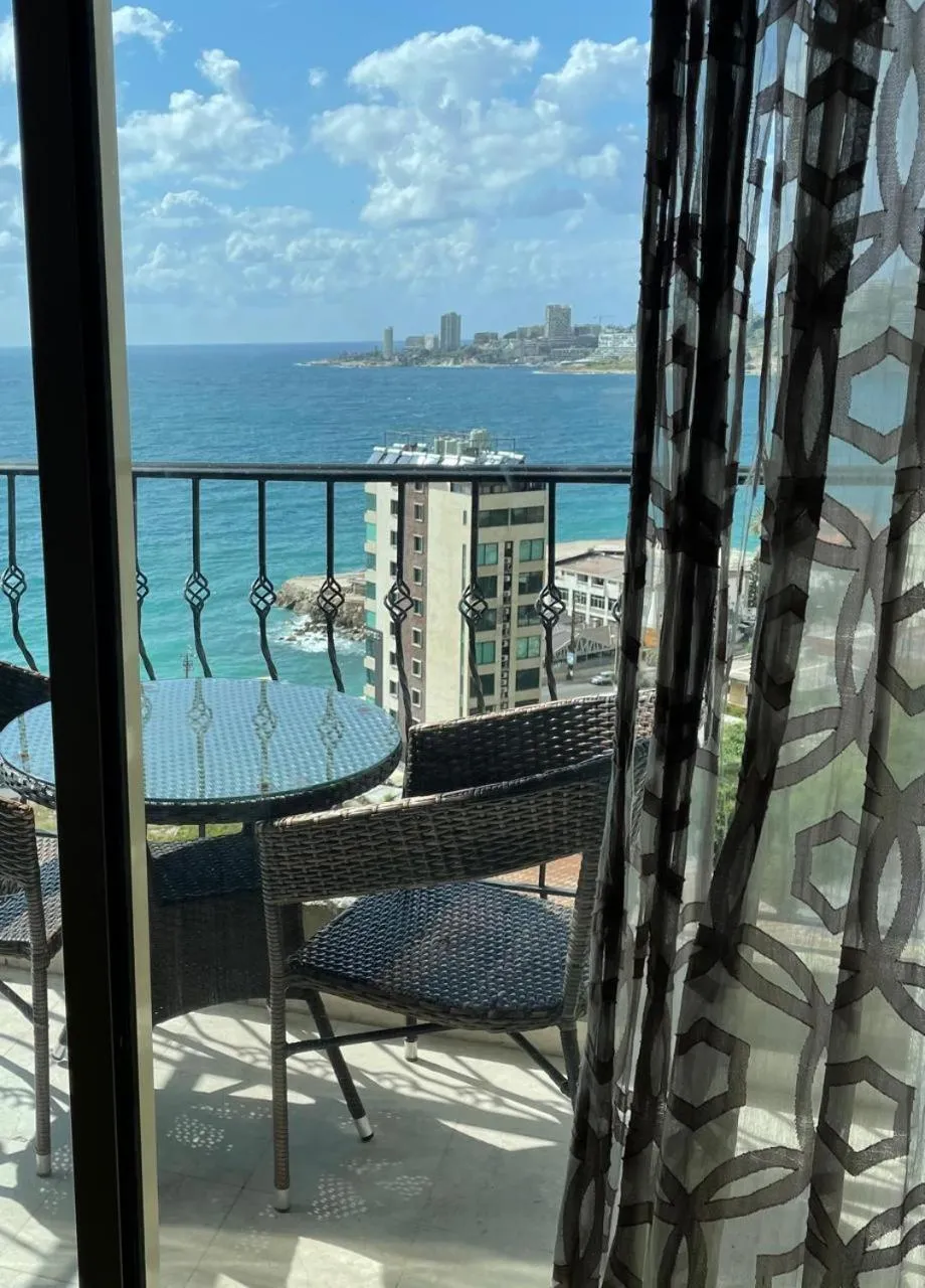 Balcony/Terrace in President Hotel