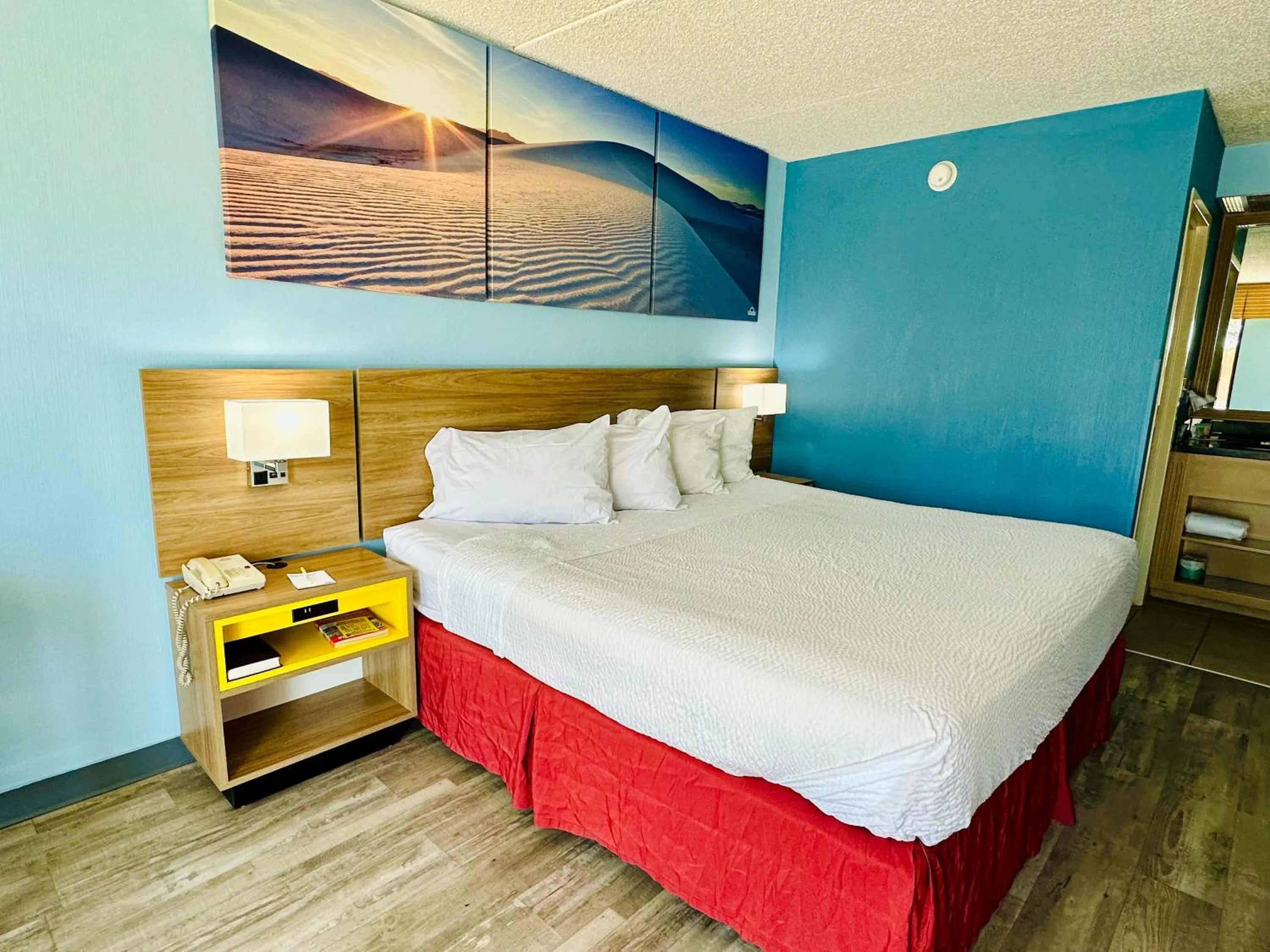 Bedroom, Bed in Days Inn by Wyndham Las Cruces