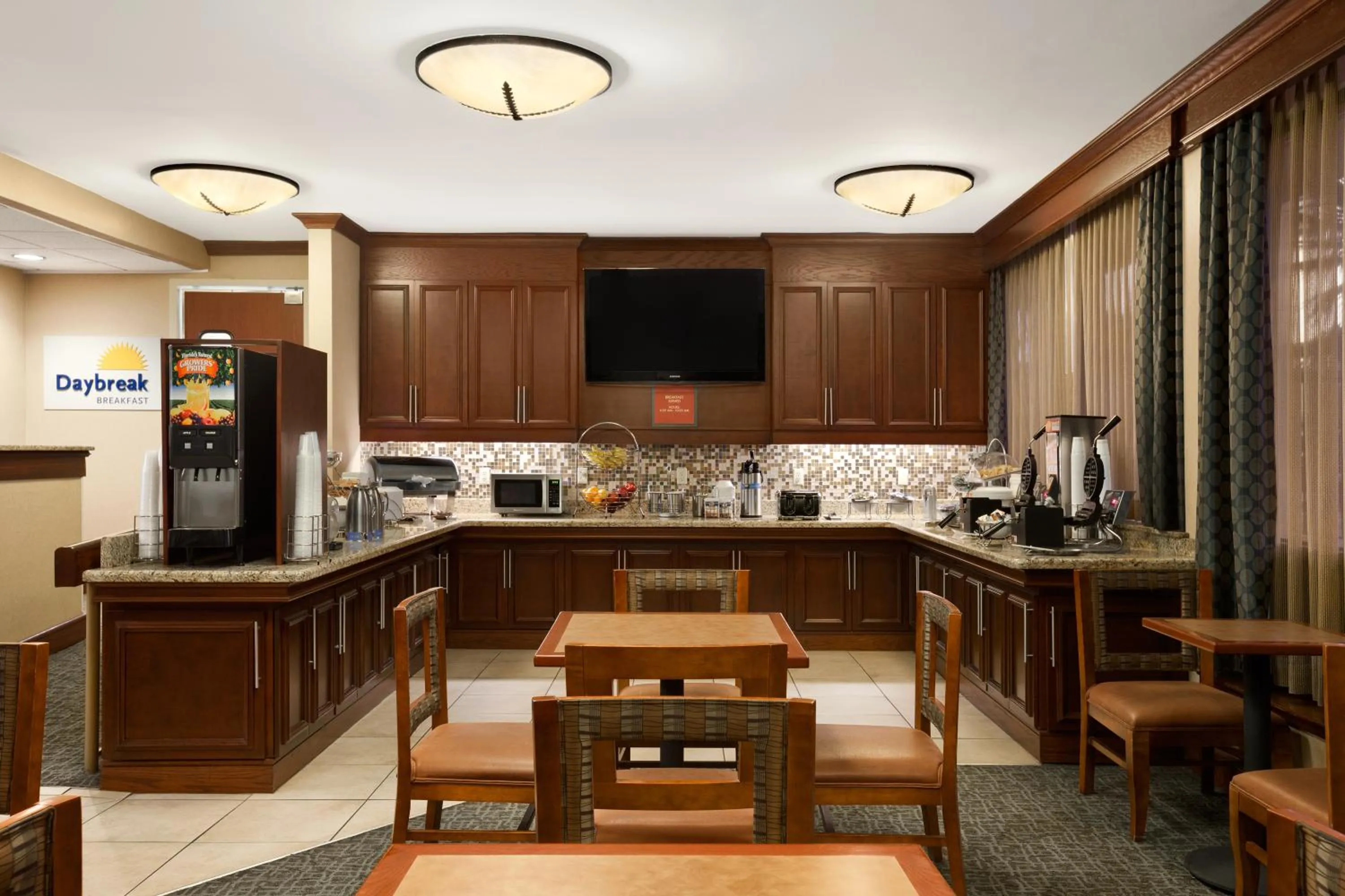 Communal lounge/ TV room in Days Inn by Wyndham Las Cruces