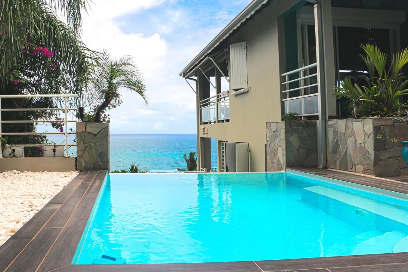 Swimming pool in Alyzes Diamant