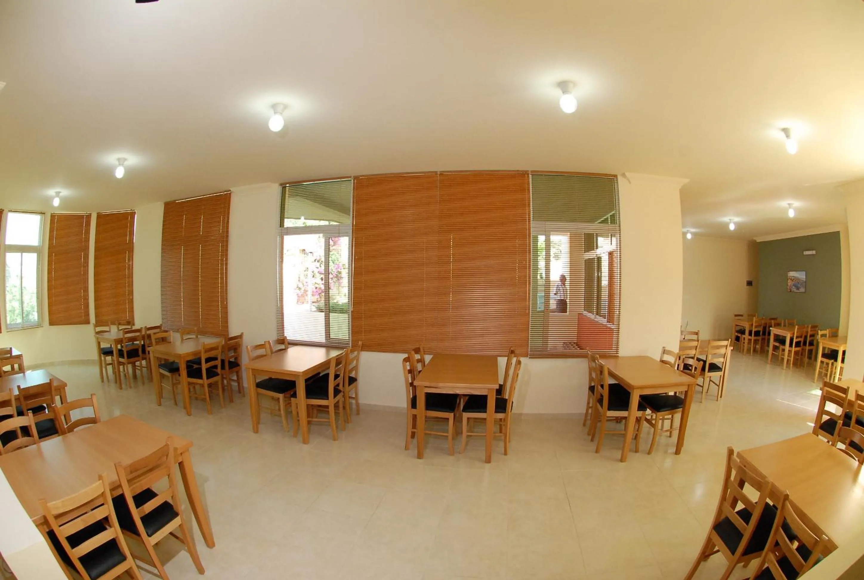 Restaurant/places to eat in Byblos Comfort Hotel