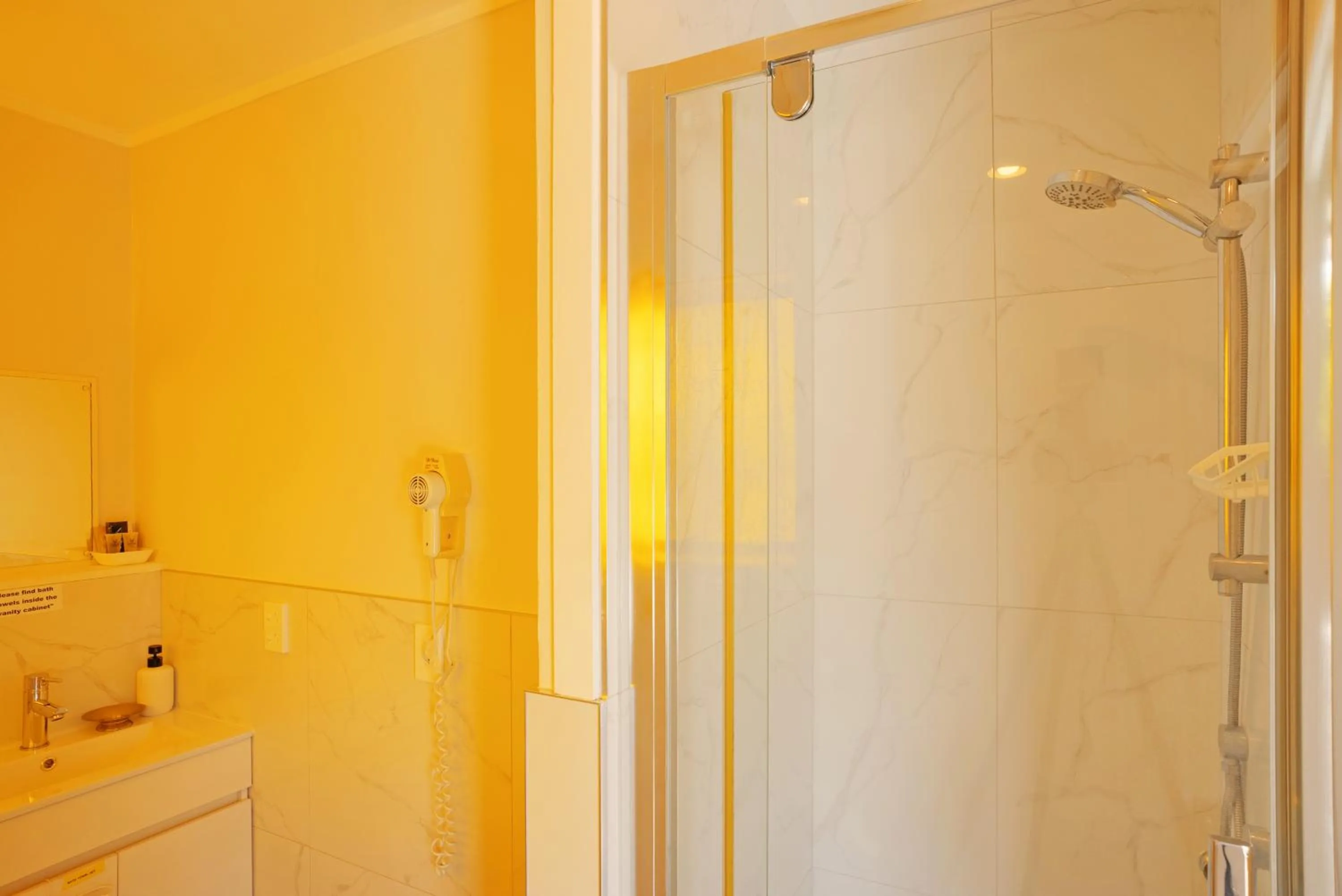 Shower in Dukes Midway Lodge