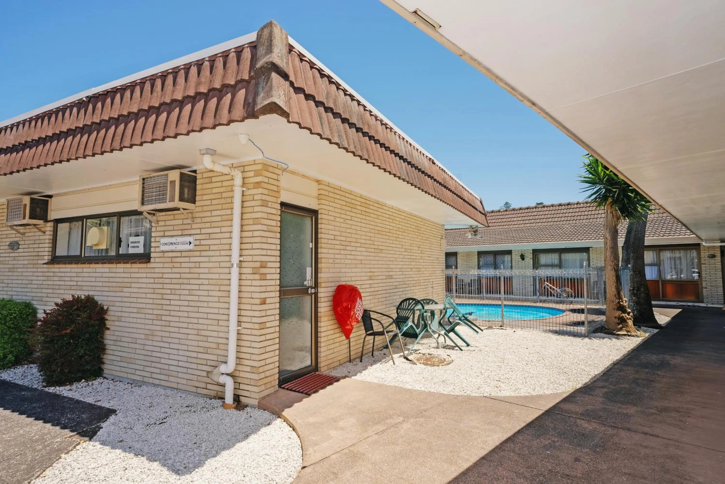 Swimming pool in Dukes Midway Lodge