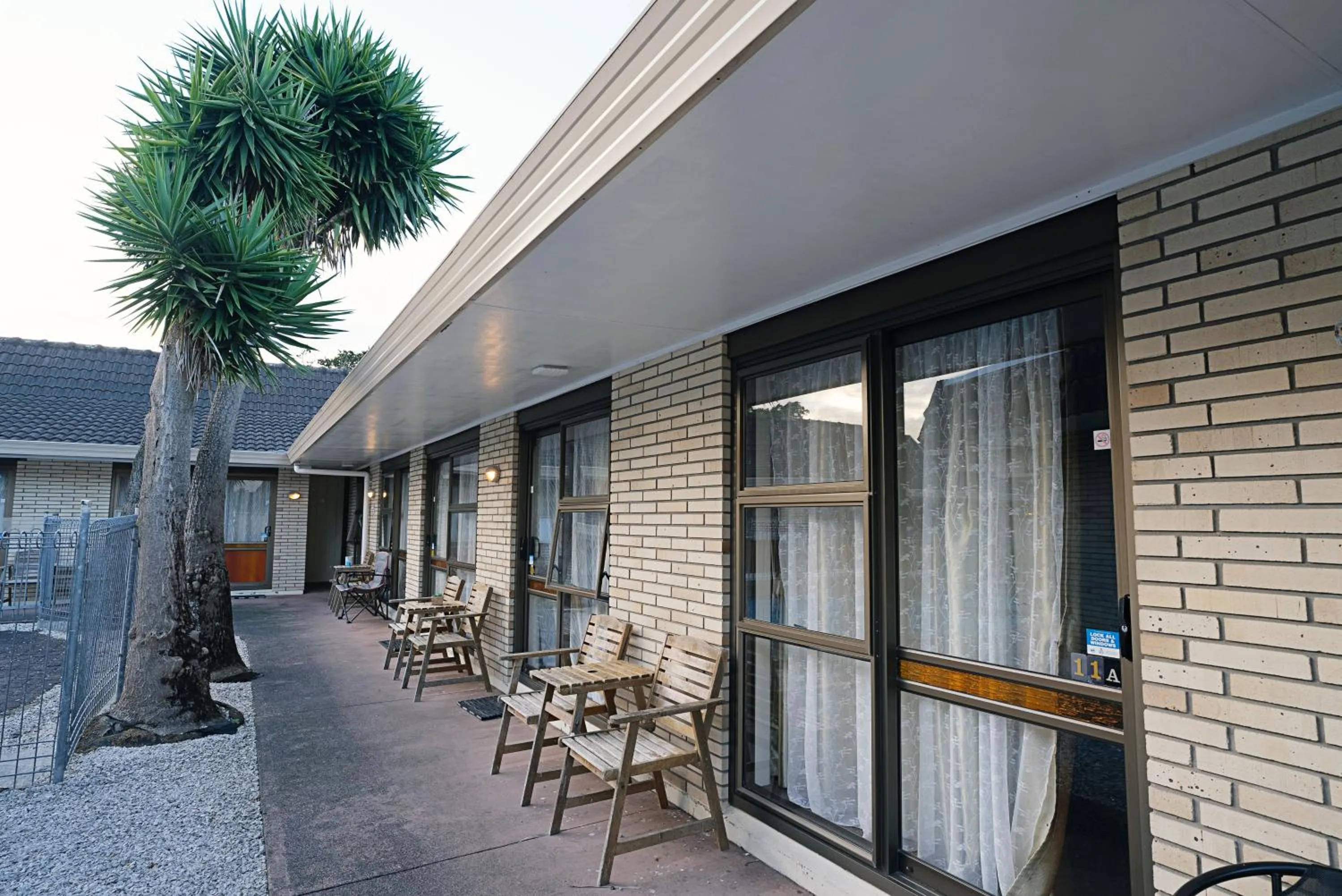 Inner courtyard view in Dukes Midway Lodge