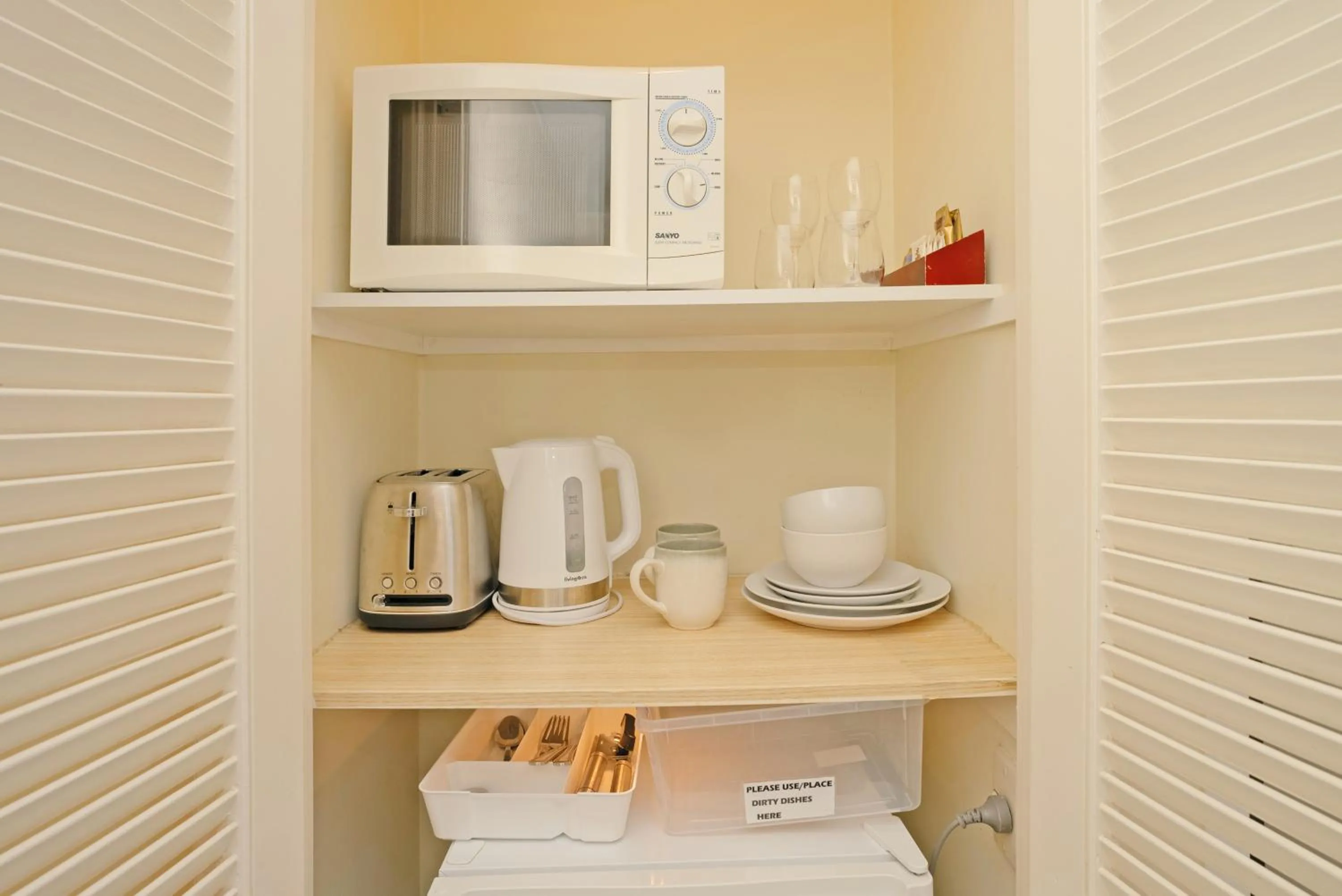 Kitchen or kitchenette in Dukes Midway Lodge
