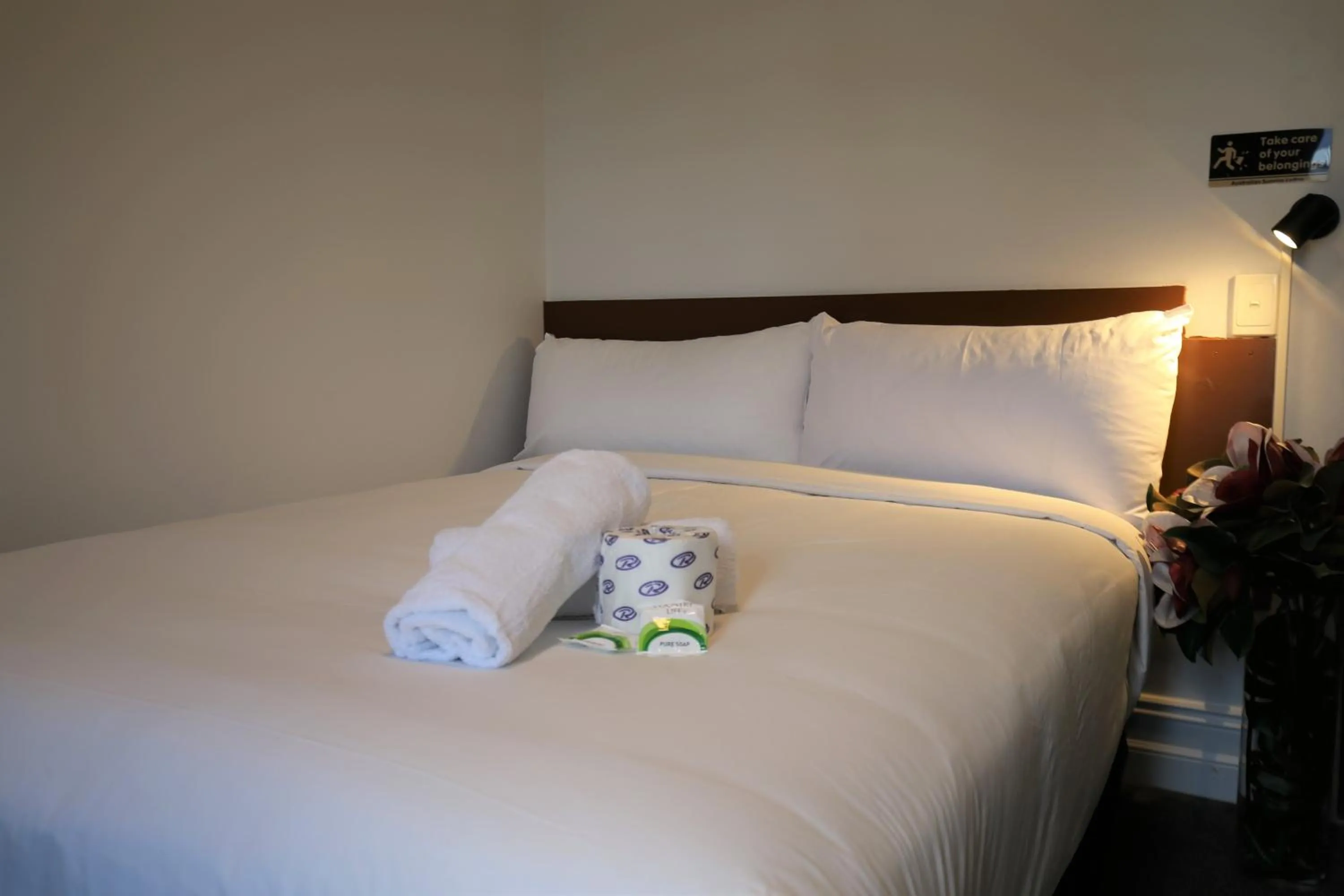 towels, Bed in Newtown Cozy Stays