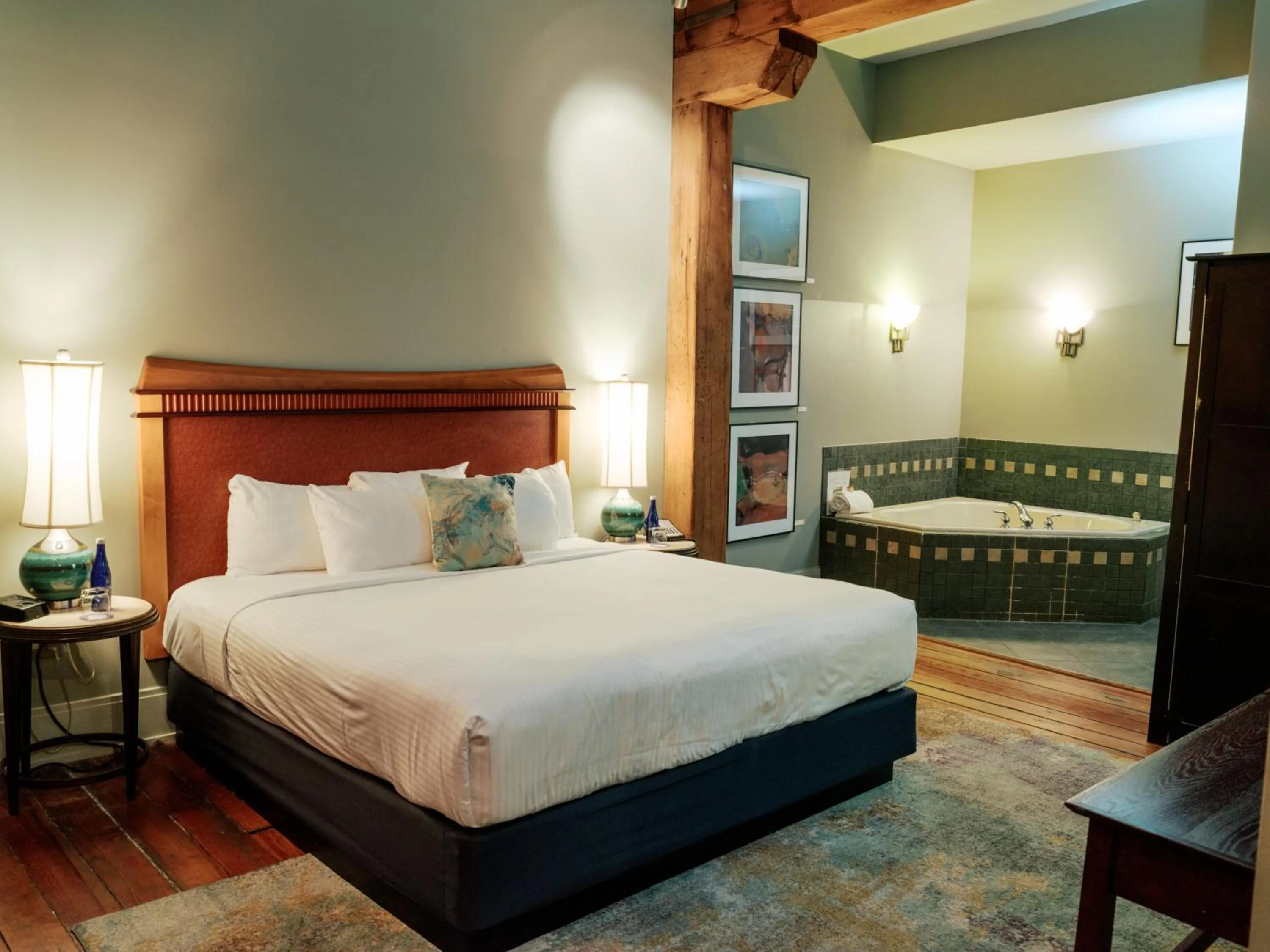 Bedroom, Bed in Lancaster Arts Hotel