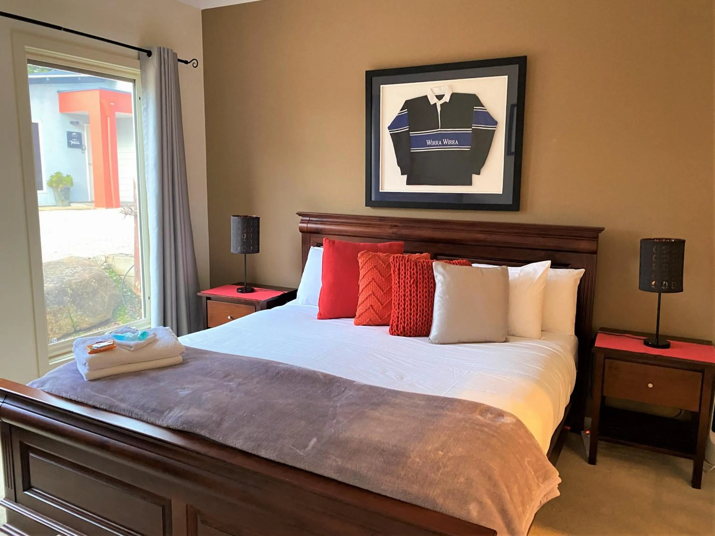 Bedroom, Bed in McLaren Vale Studio Apartments