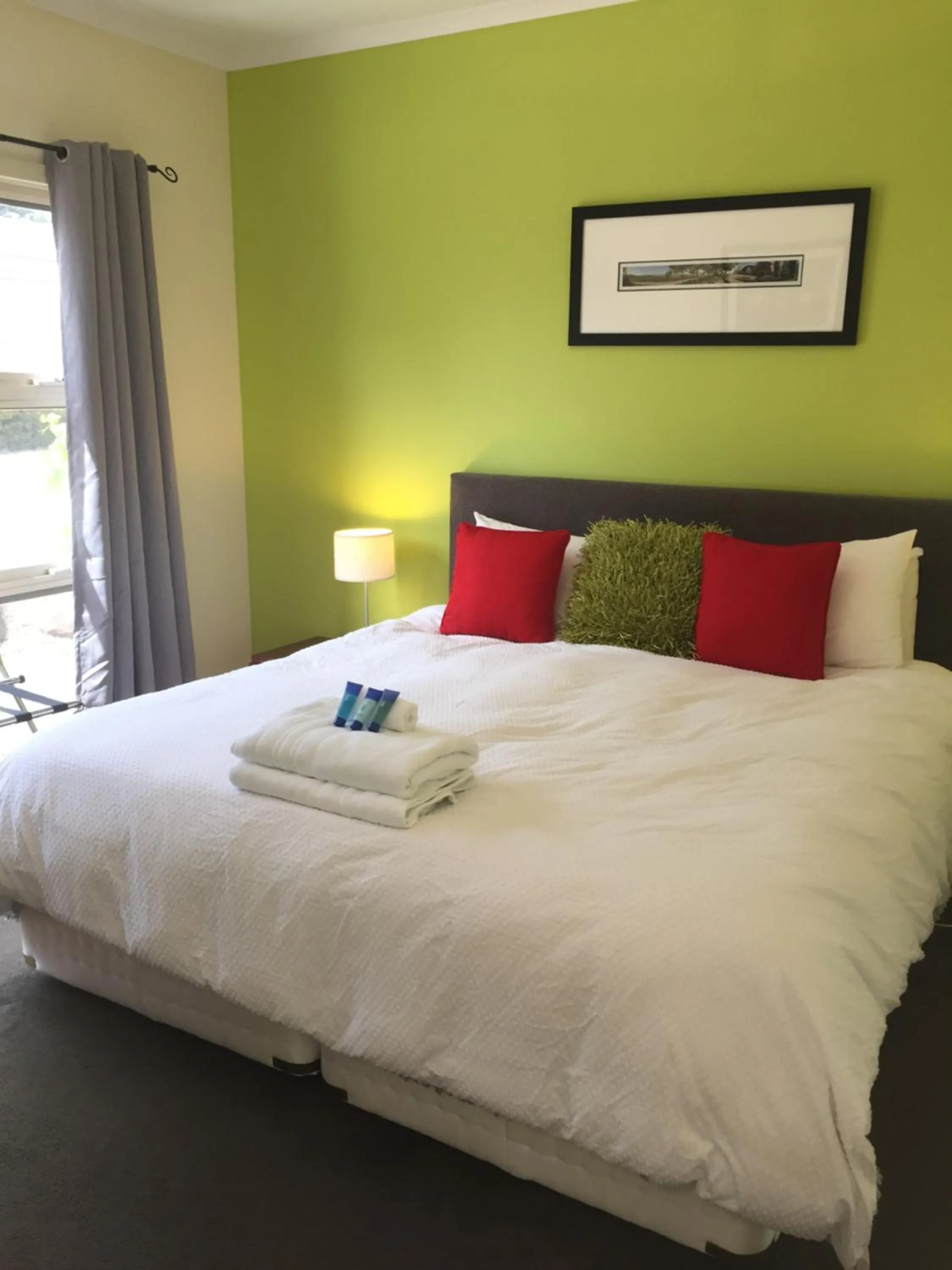 Bed in McLaren Vale Studio Apartments