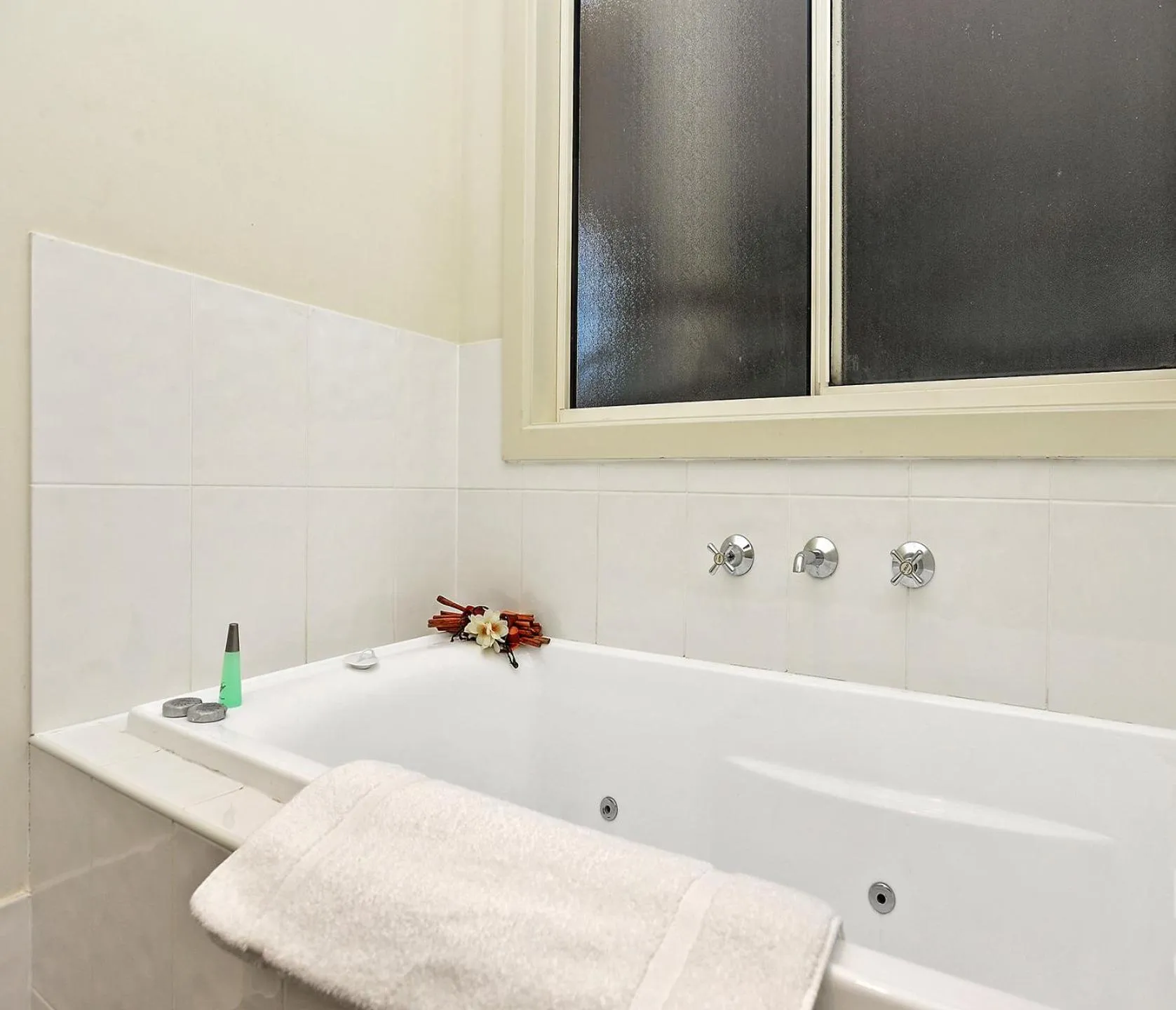 Bathroom in McLaren Vale Studio Apartments