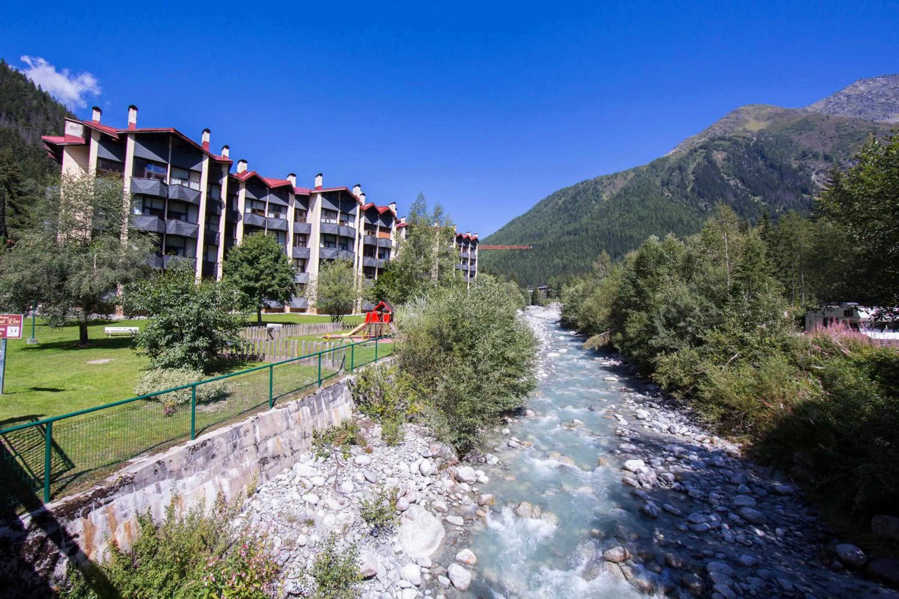 Property building in Résidence Grand Roc - Campanules 122 - Happy Rentals