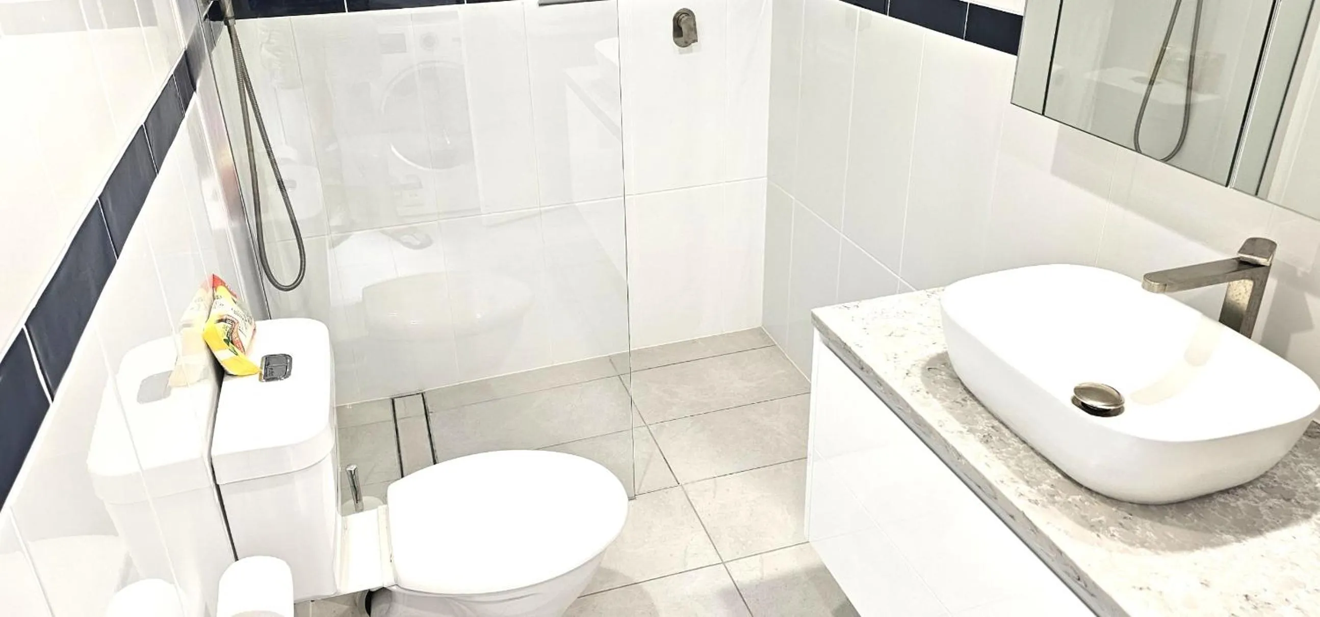 Shower in Mango Tree Holiday Apartments