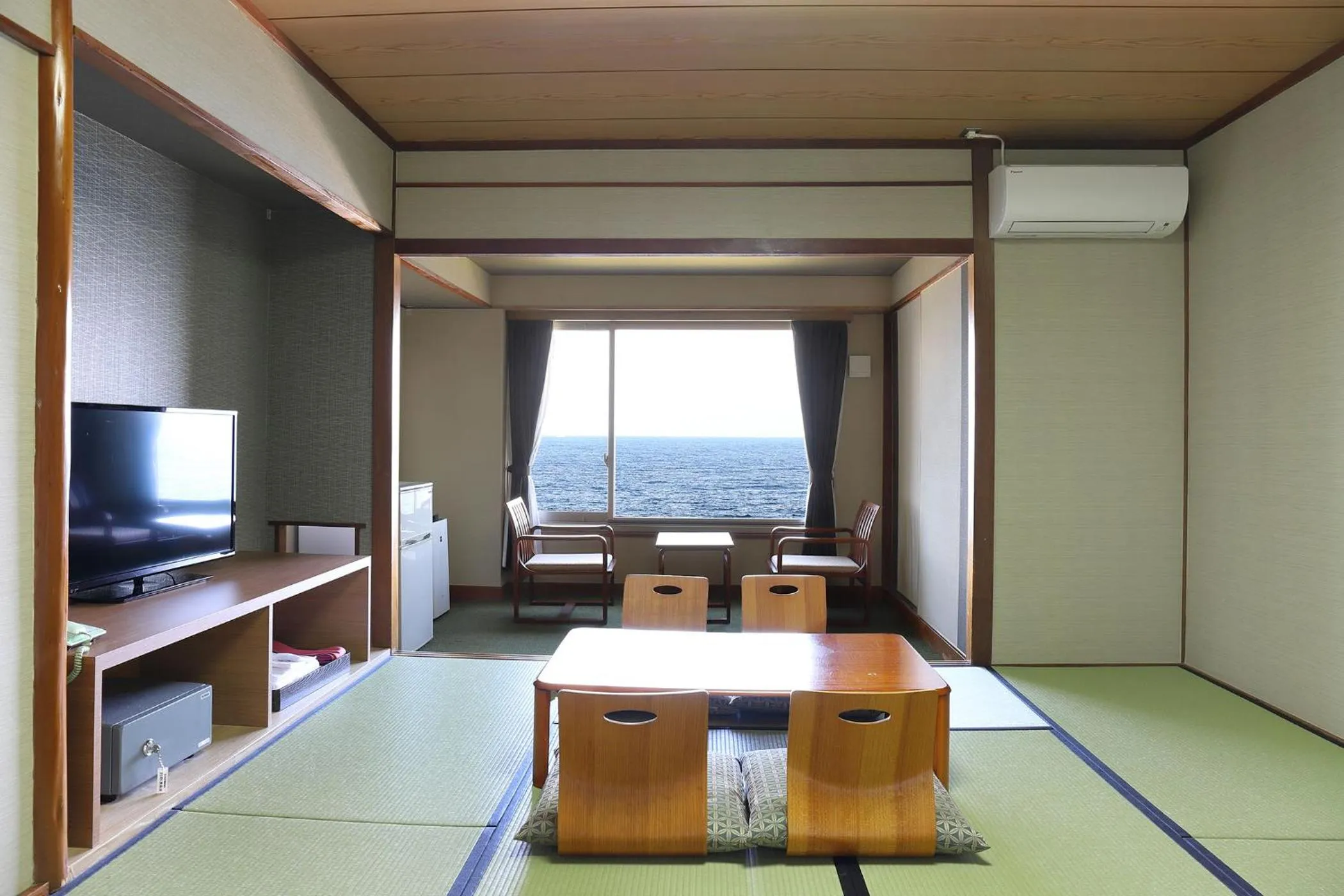 Photo of the whole room in Ooedo Onsen Monogatari Beppu Seifu