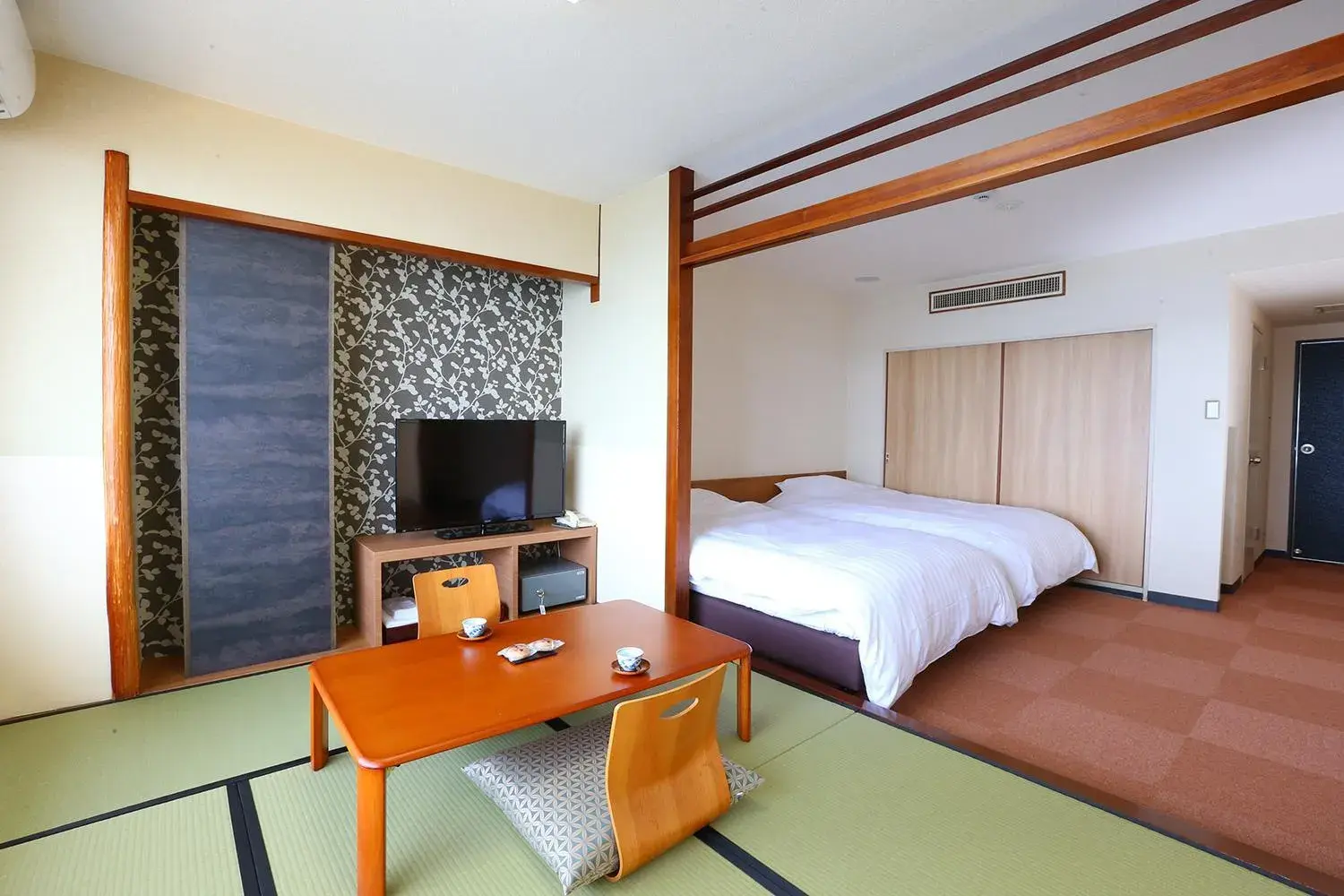 Photo of the whole room, Bed in Ooedo Onsen Monogatari Beppu Seifu Photo of the whole room, Bed in Ooedo Onsen Monogatari Beppu Seifu