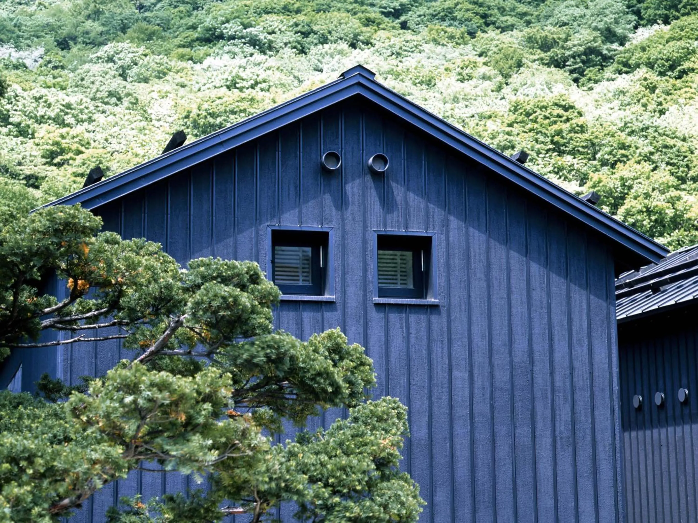Property building in OTARU RETREAT by Onko Chishin