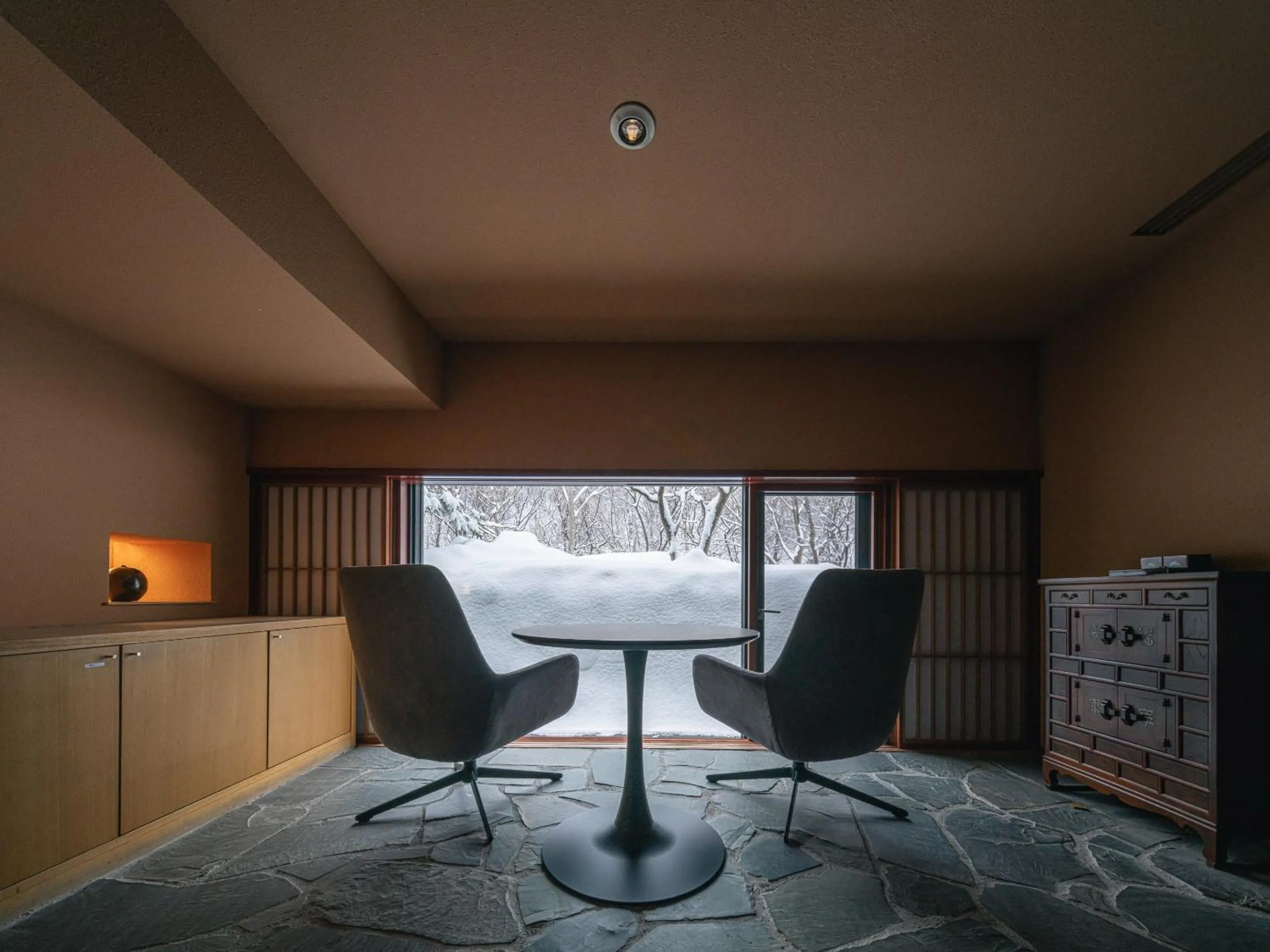 Photo of the whole room in OTARU RETREAT by Onko Chishin