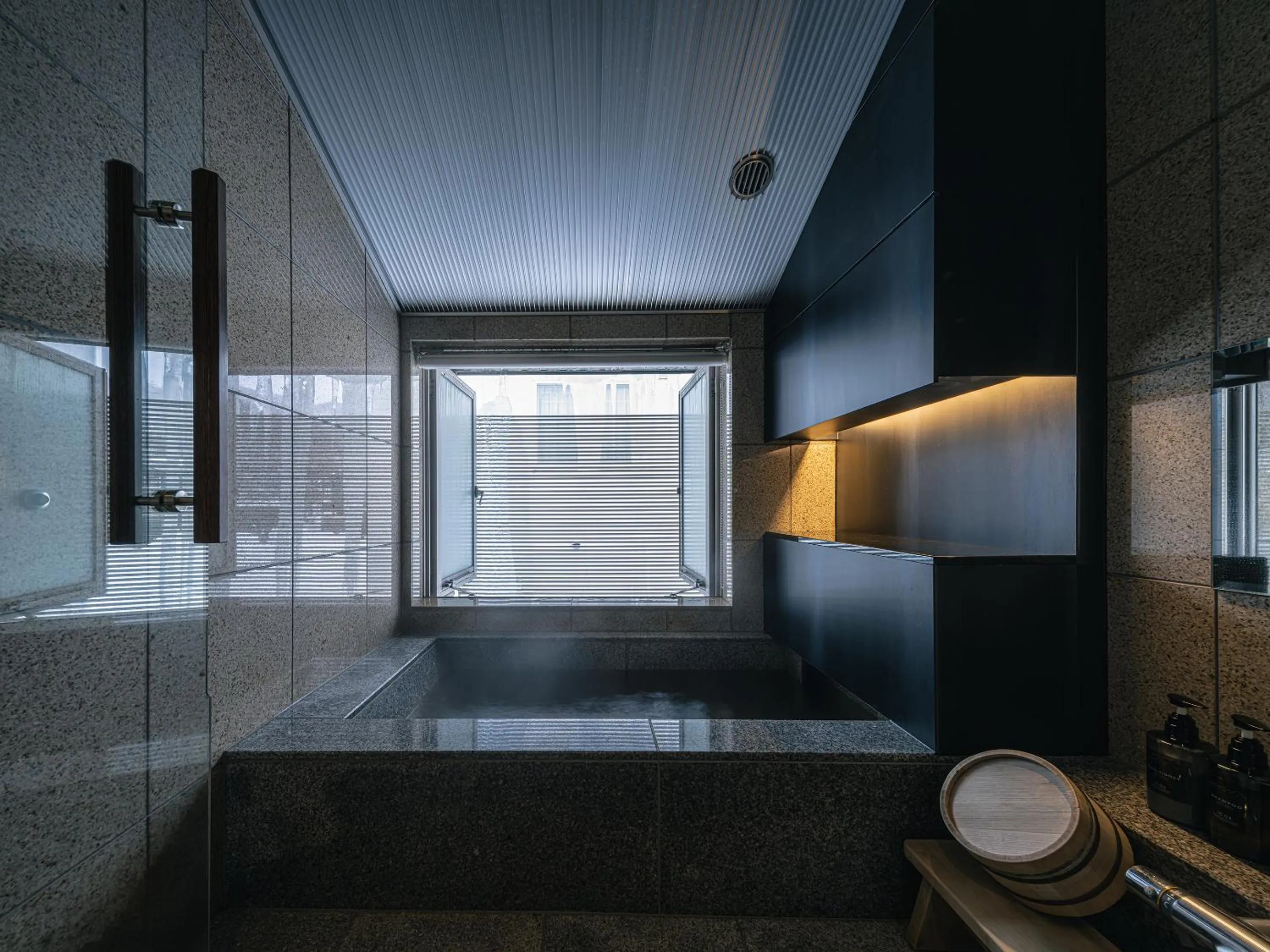 Hot Spring Bath in OTARU RETREAT by Onko Chishin