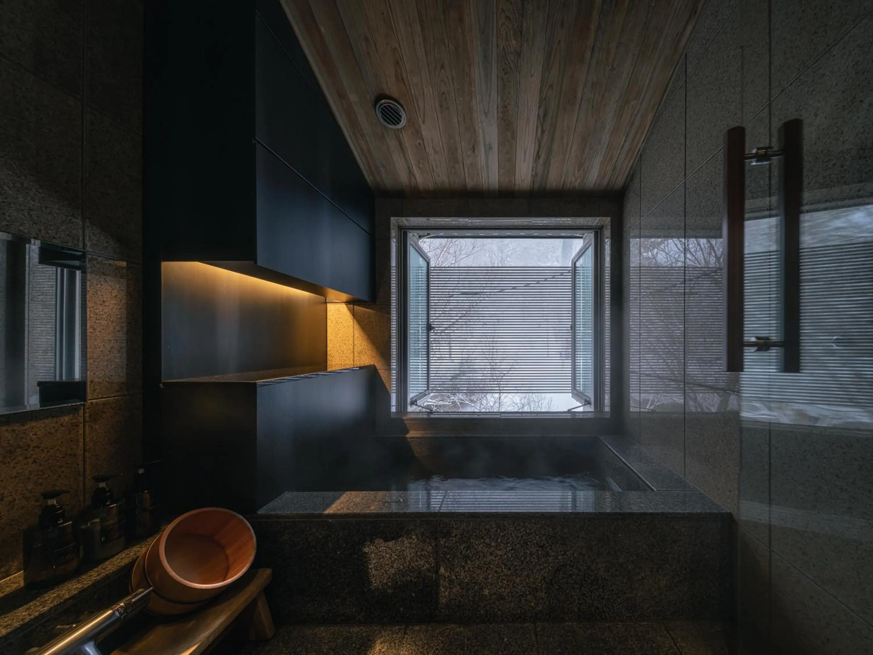 Hot Spring Bath in OTARU RETREAT by Onko Chishin