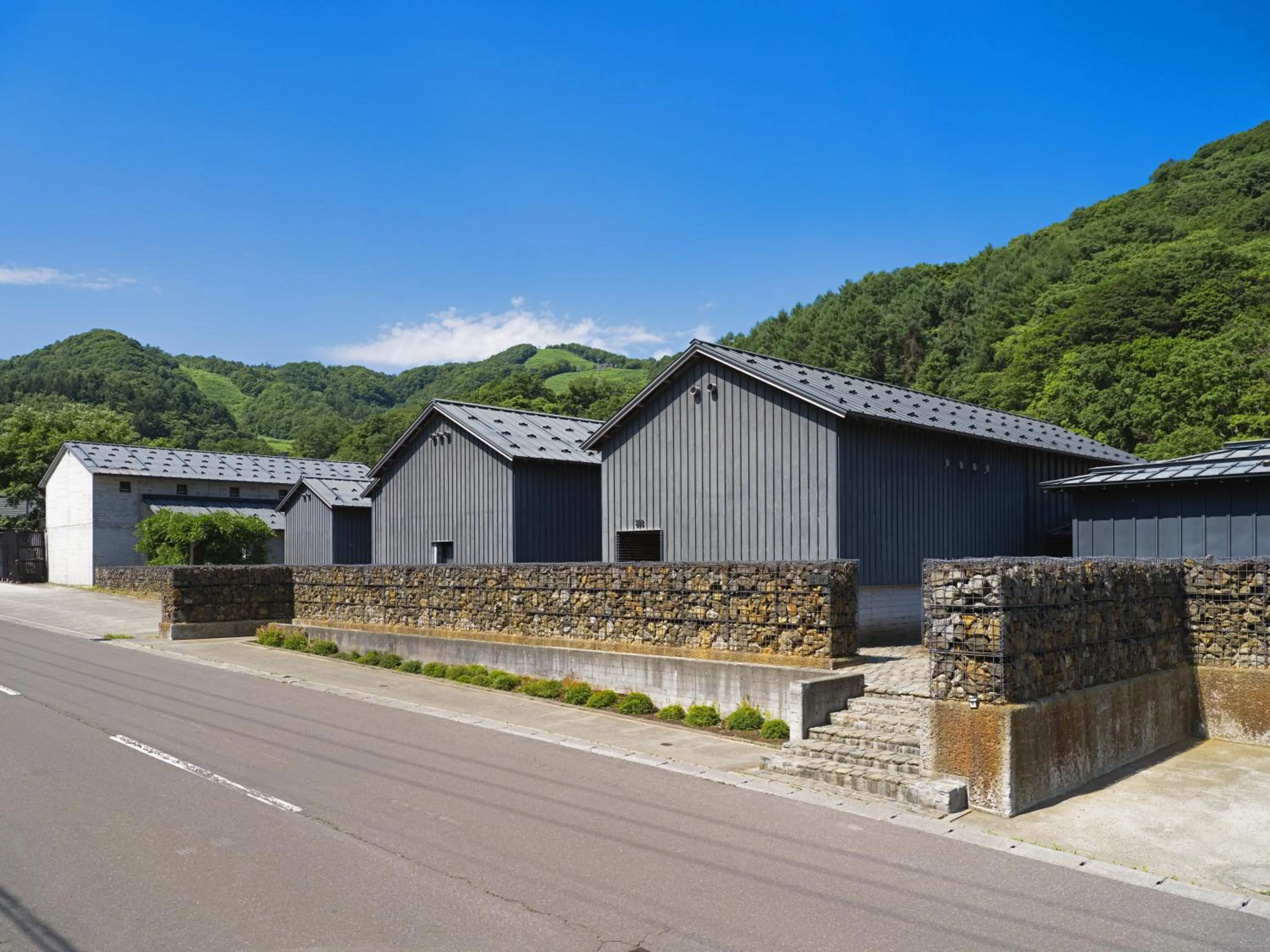 Property building in OTARU RETREAT by Onko Chishin