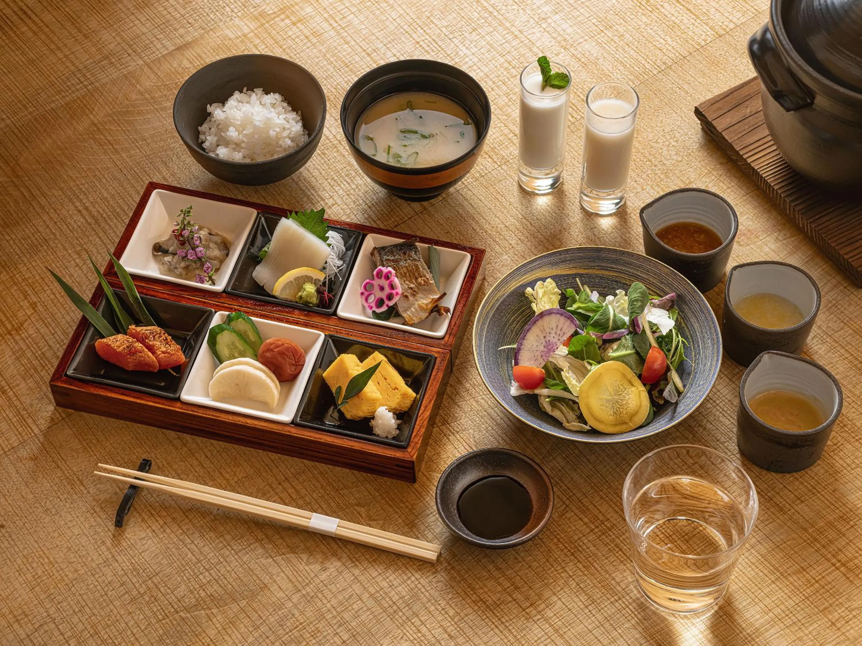 Breakfast in OTARU RETREAT by Onko Chishin