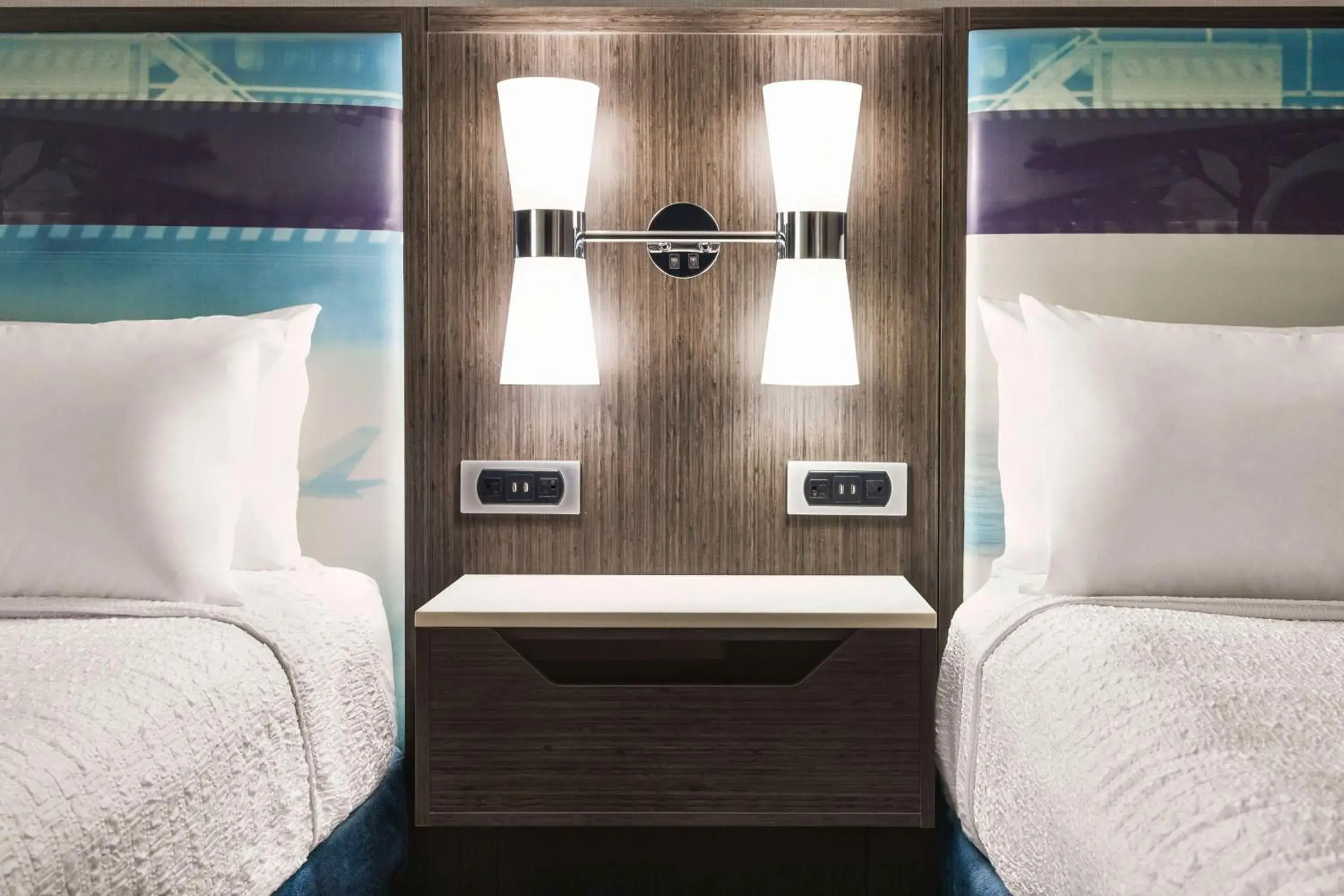 Queen Room with Two Queen Beds - Non-Smoking in Hampton Inn Chicago-O'Hare International Airport Queen Room with Two Queen Beds - Non-Smoking in Hampton Inn Chicago-O'Hare International Airport