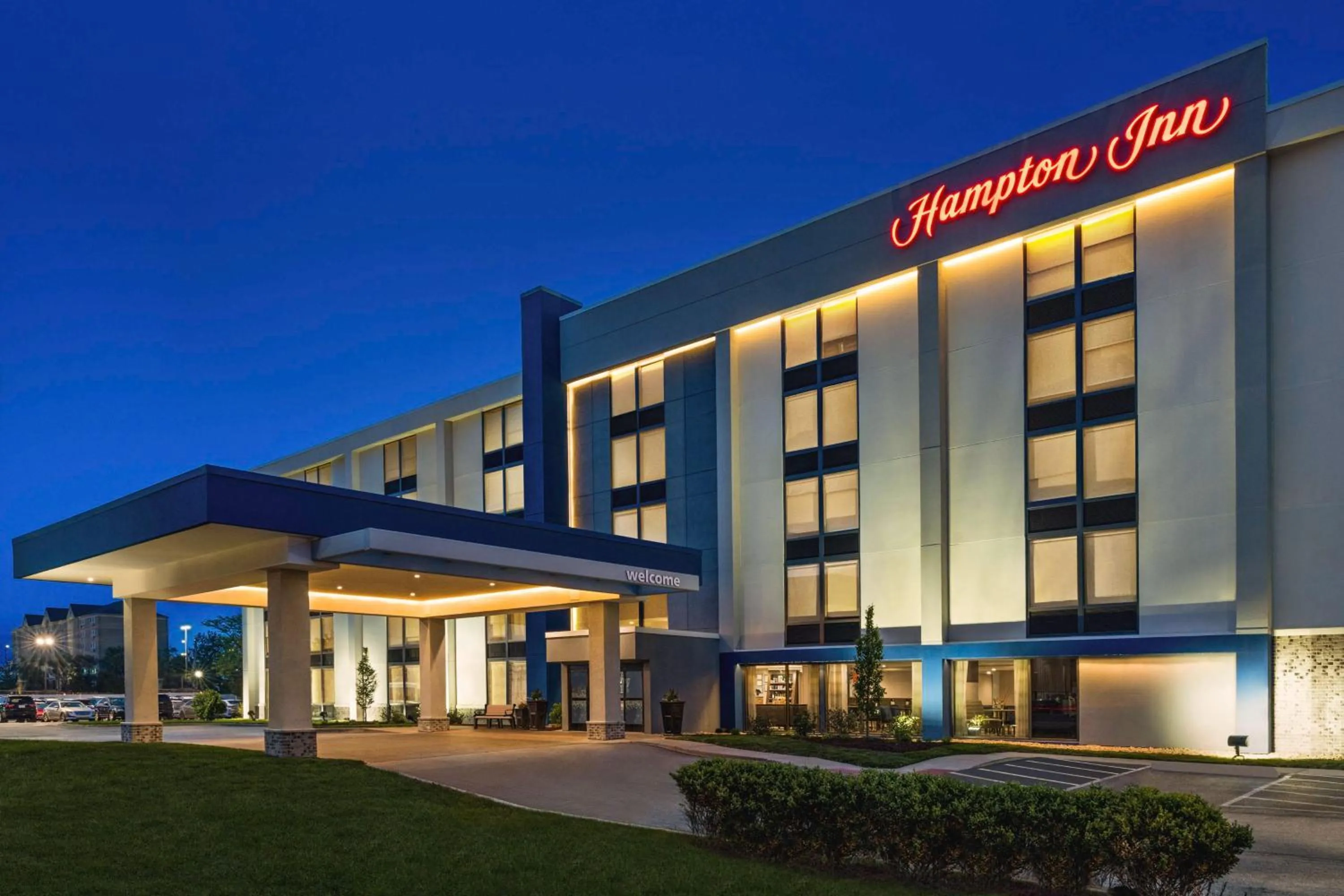 Property building in Hampton Inn Chicago-O'Hare International Airport