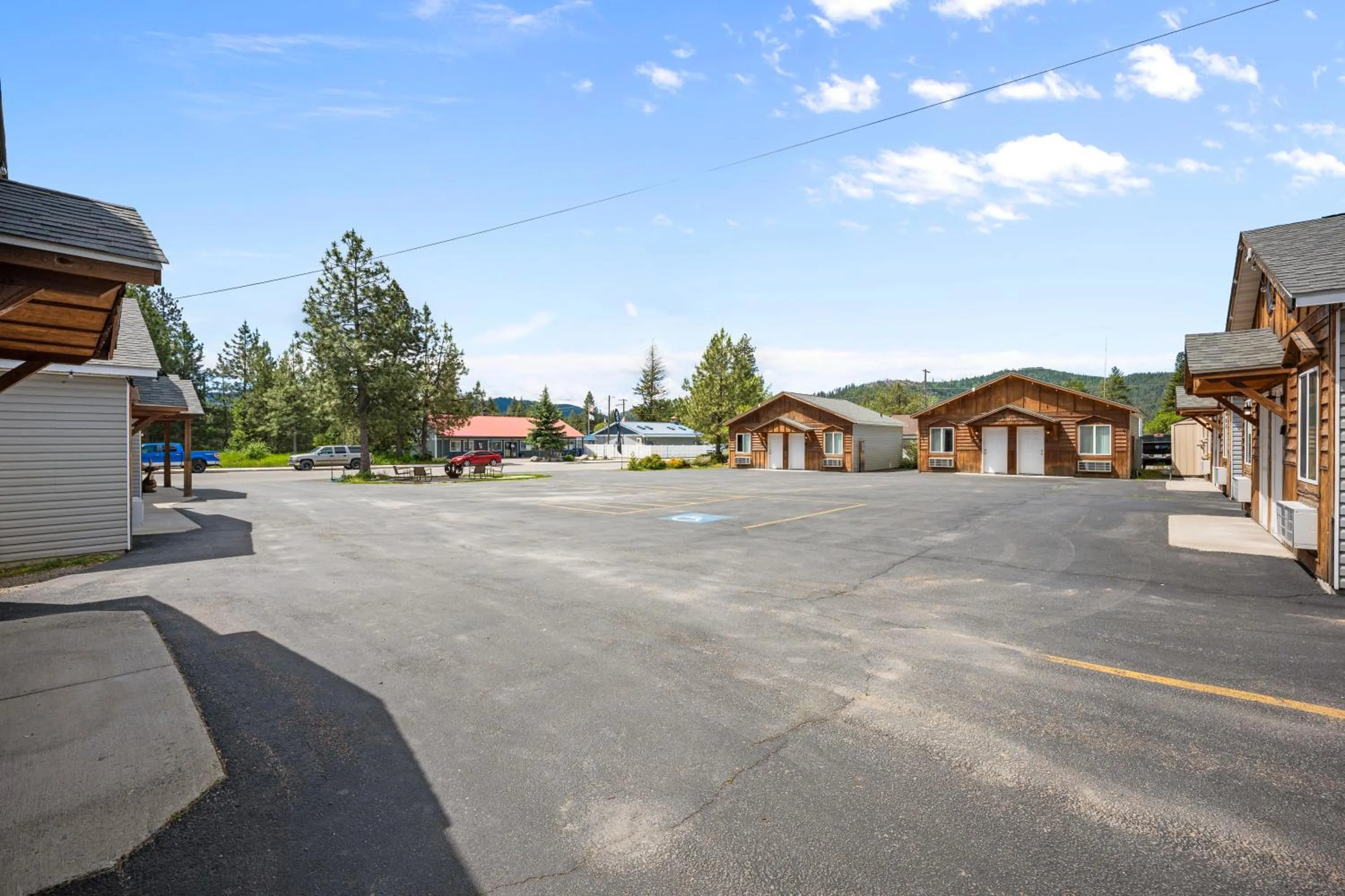 Parking in Moose Inn