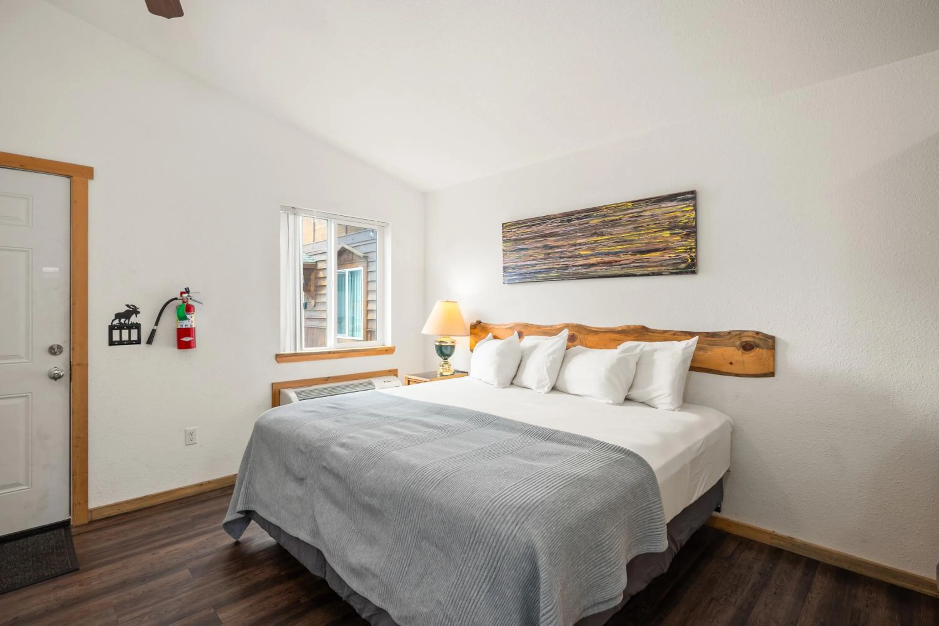 Bedroom, Bed in Moose Inn