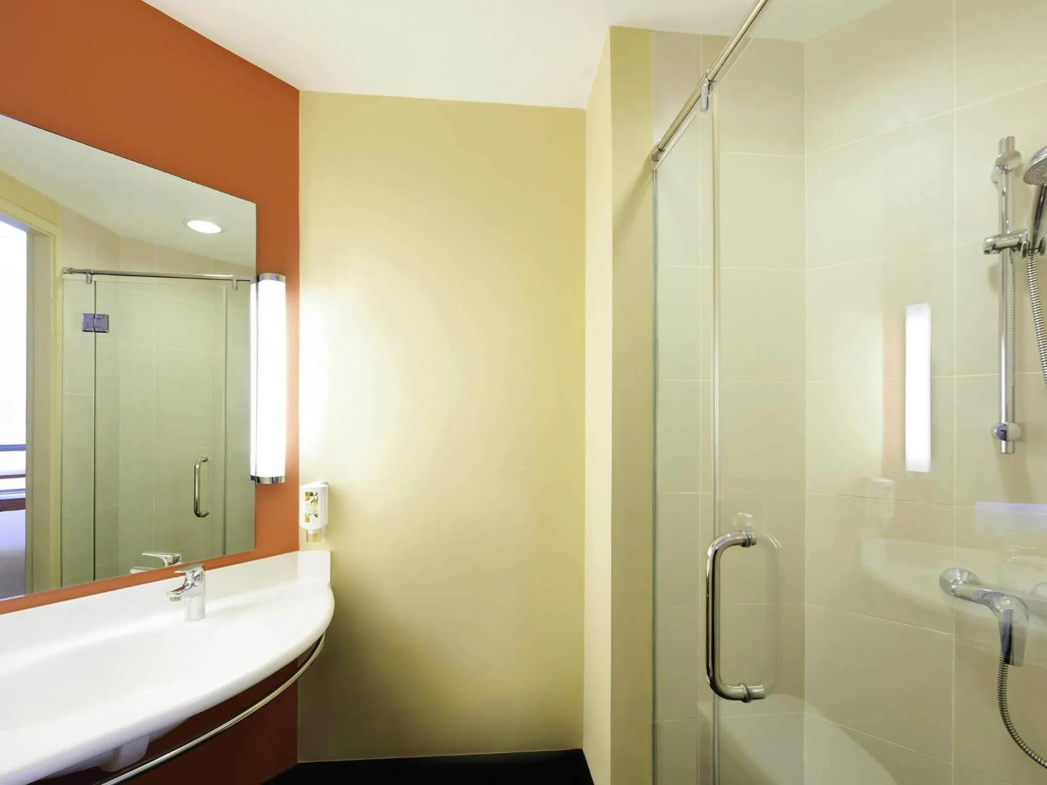 Bedroom in Ibis Singapore Novena