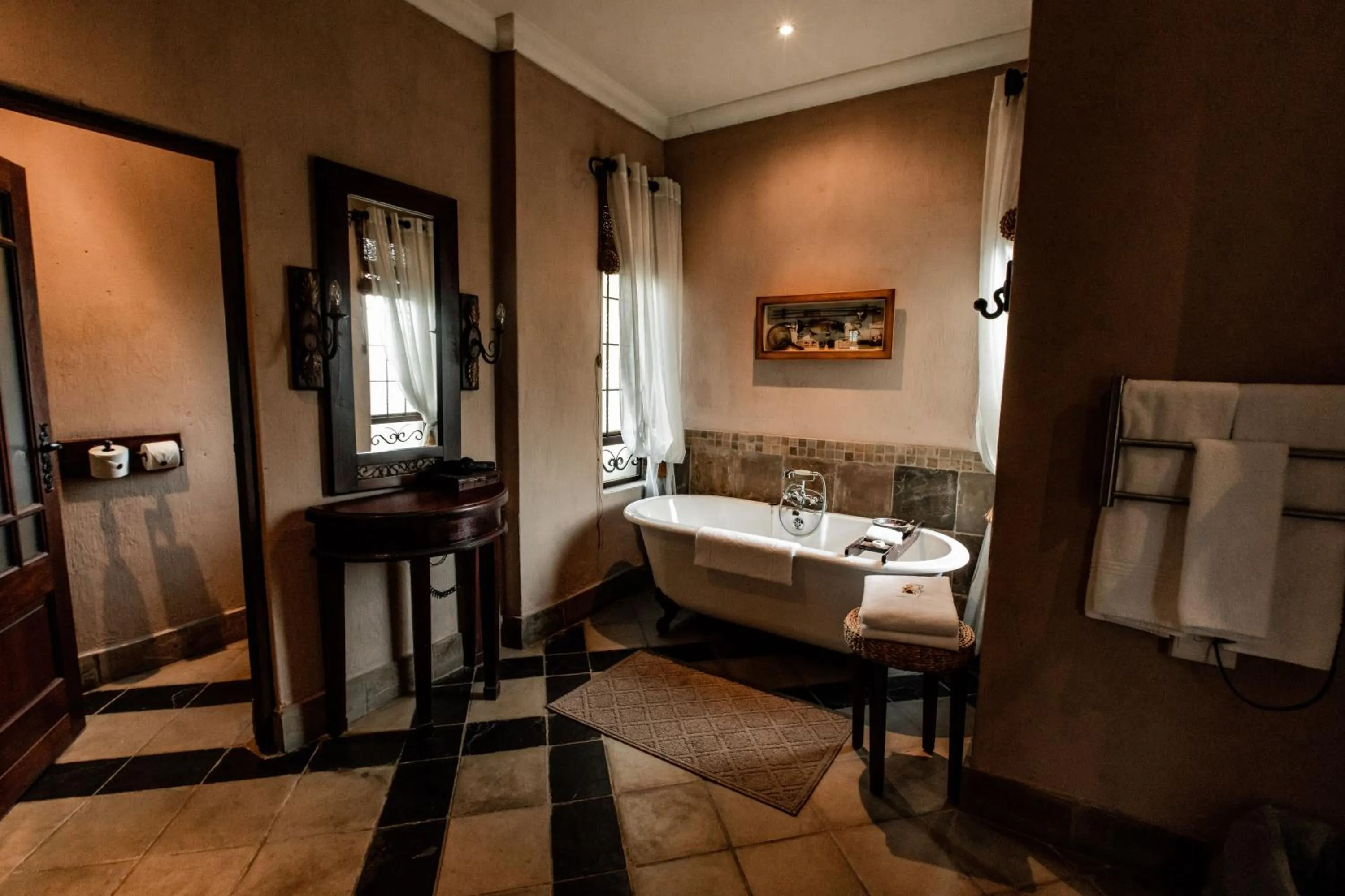 Bath, Bed in Dawsons Game Lodge